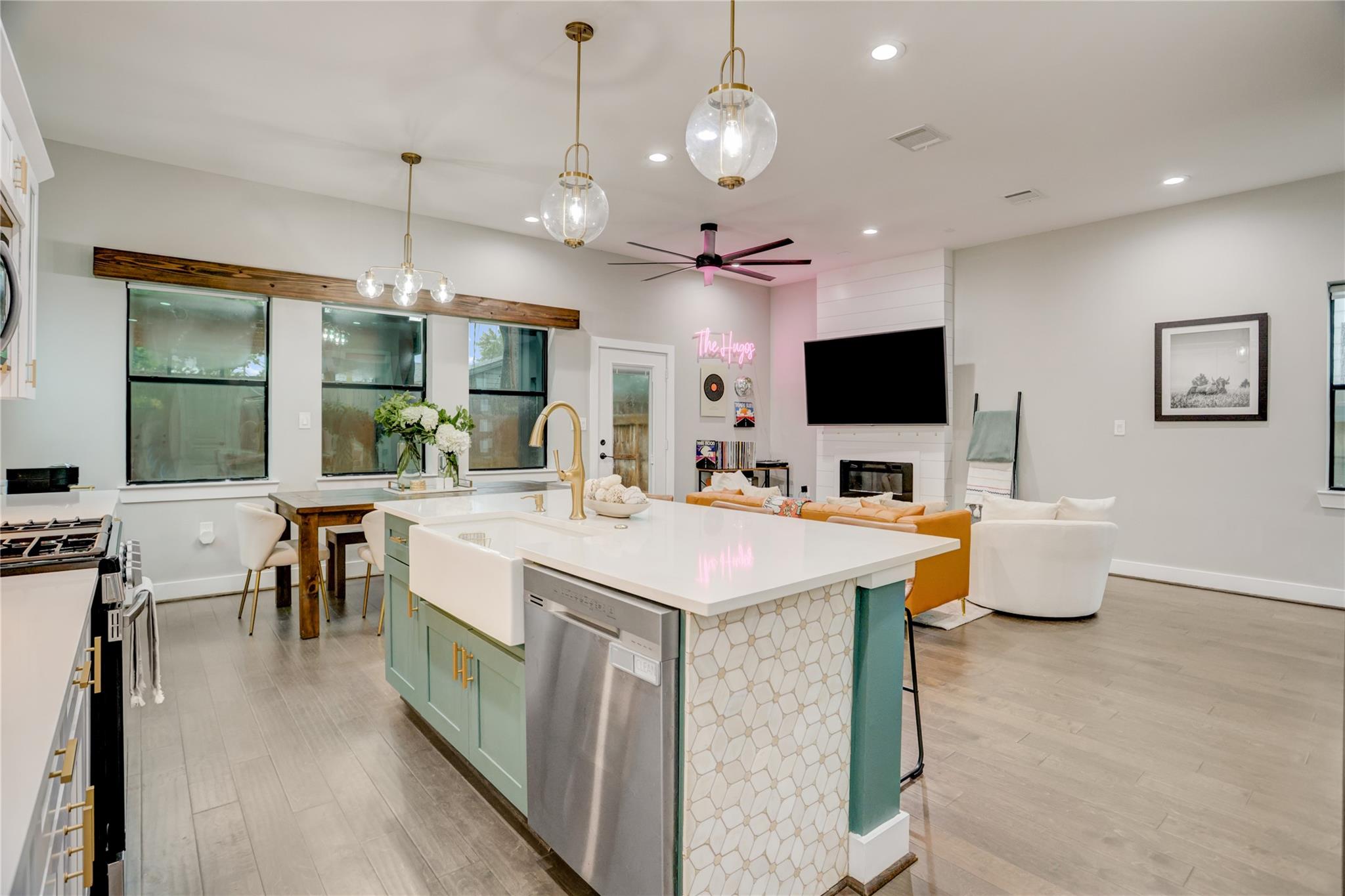 115 E 44th Street