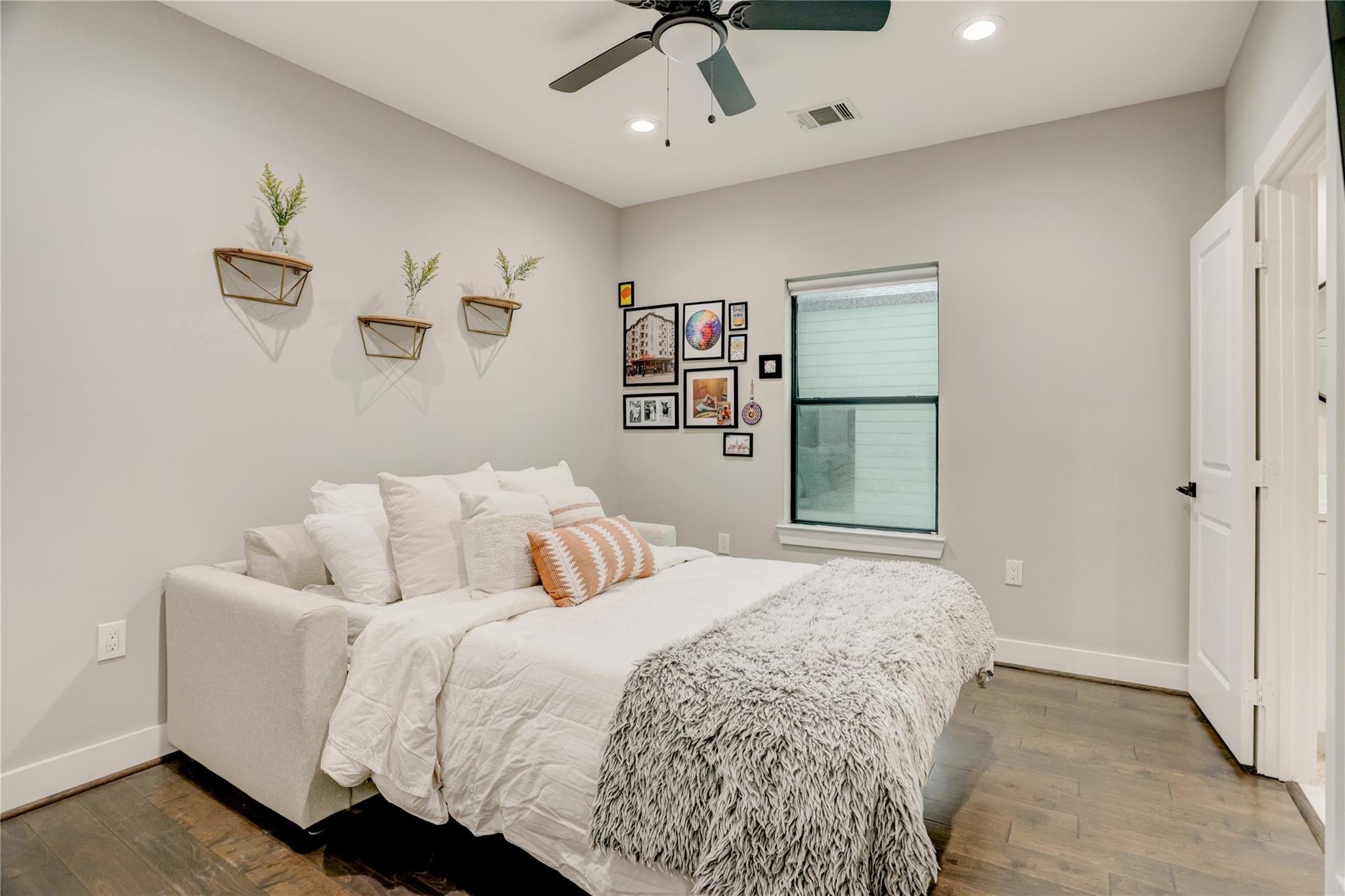 115 E 44th Street