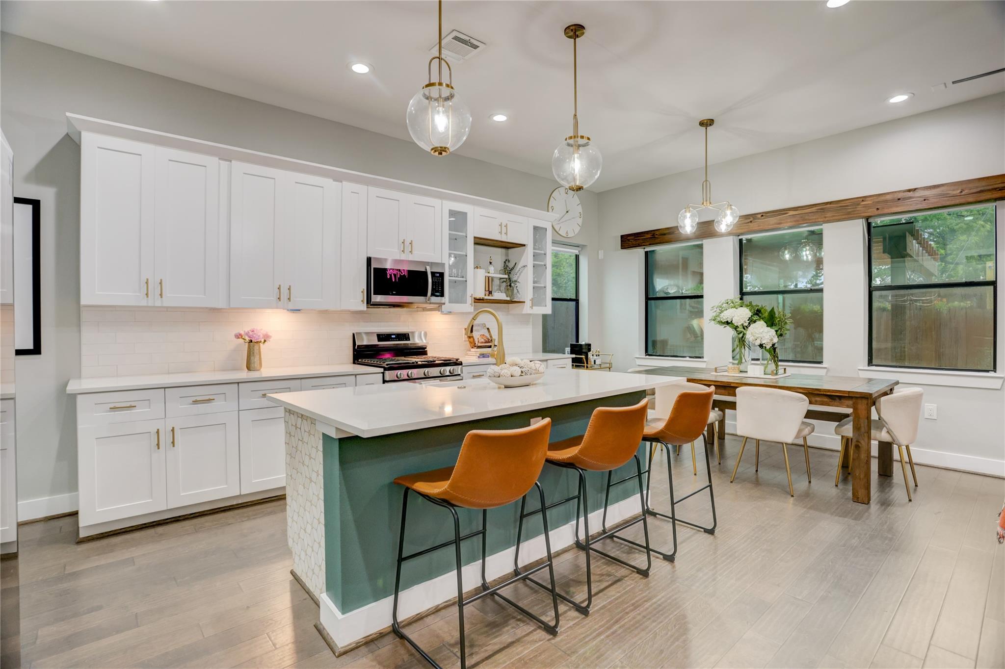 115 E 44th Street