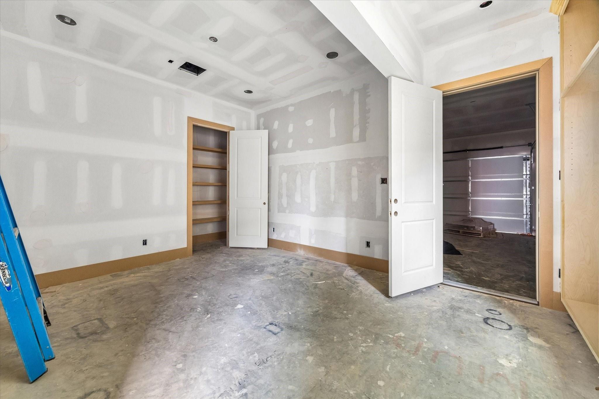 1050 W 42nd Street