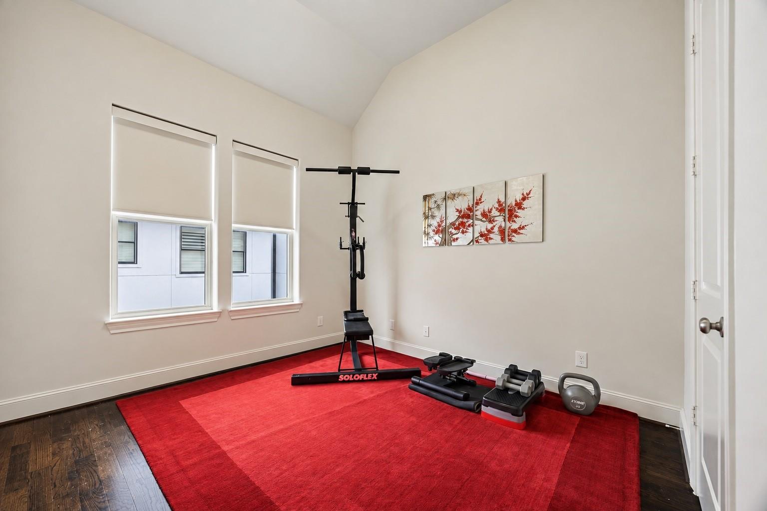 2725 Cohn Garden