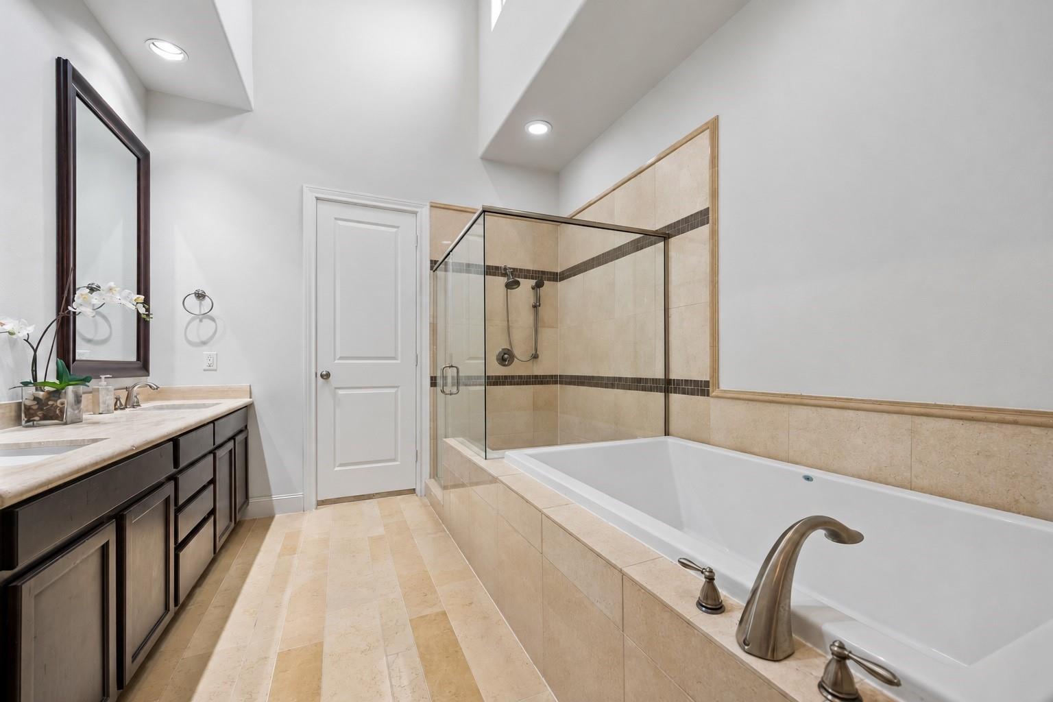 2725 Cohn Garden