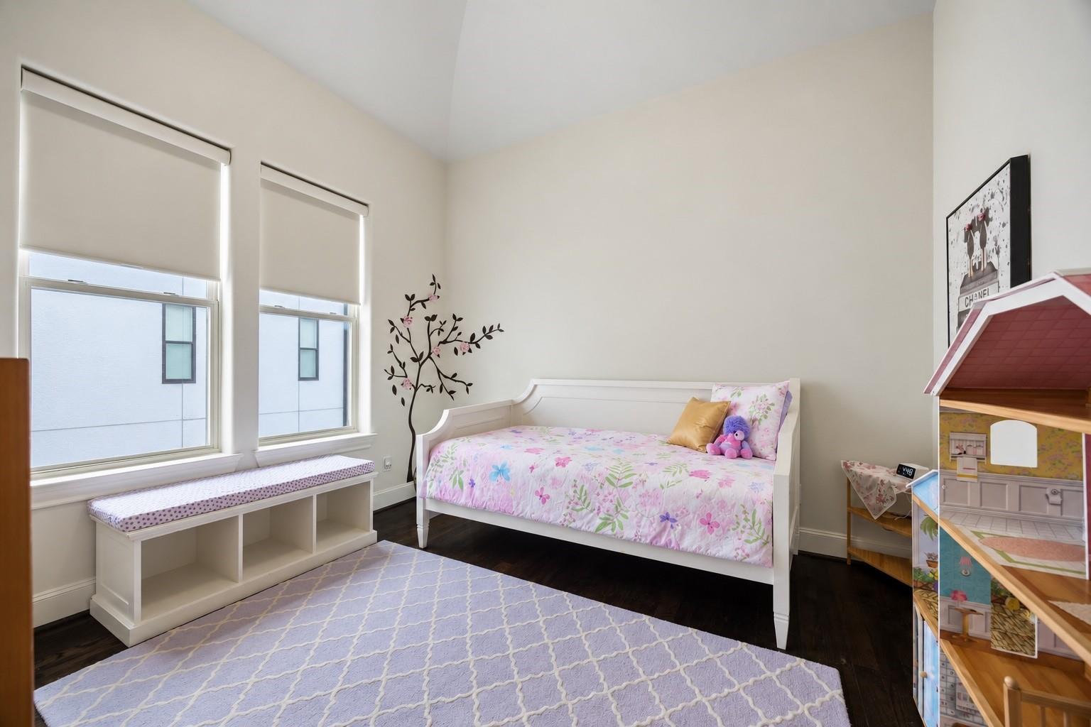 2725 Cohn Garden