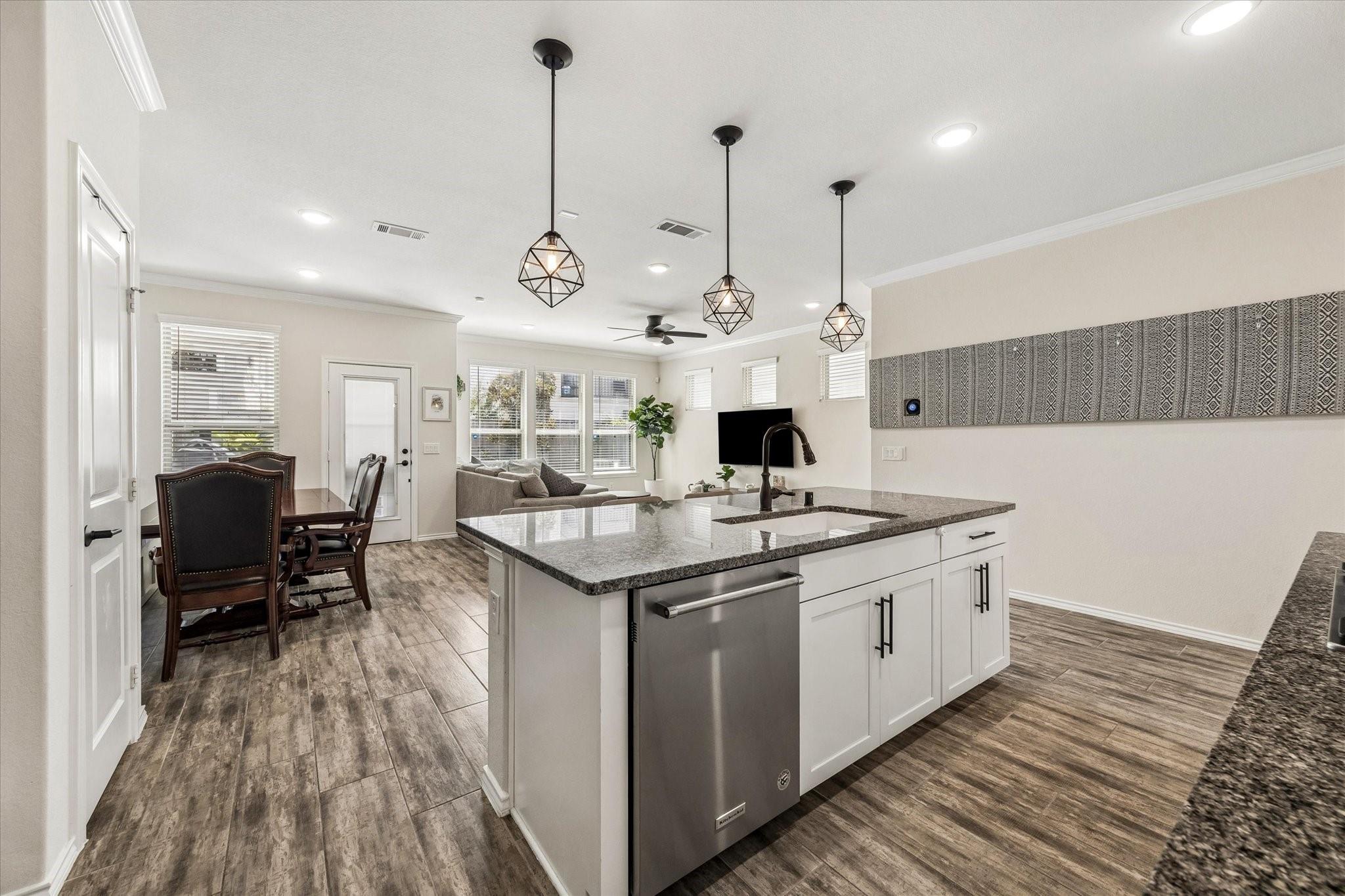1812 Agoura Hills Drive
