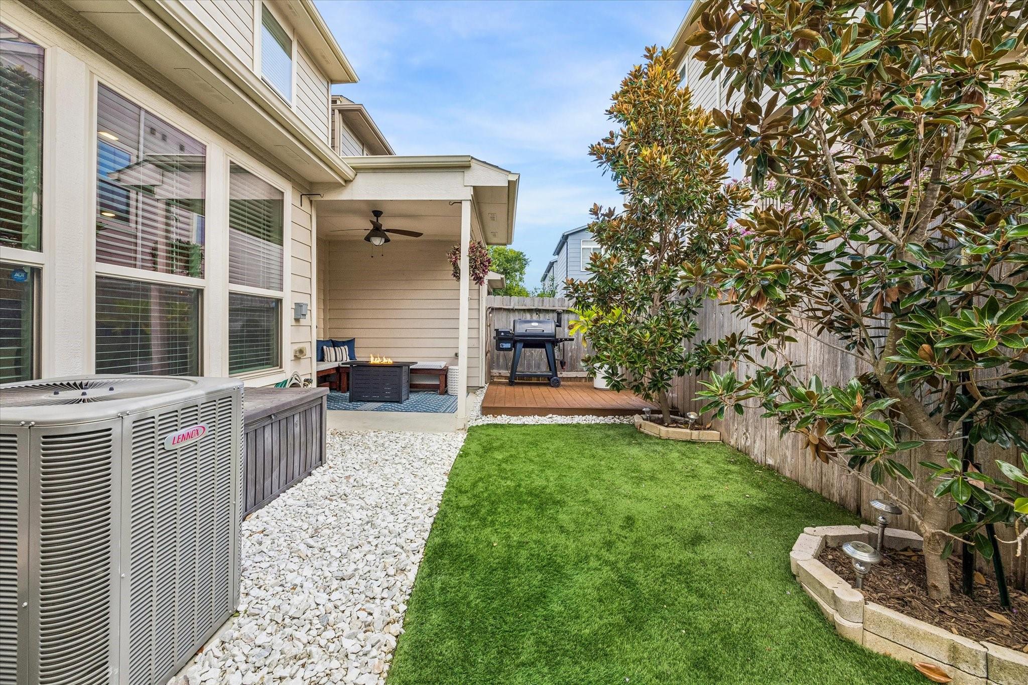 1812 Agoura Hills Drive