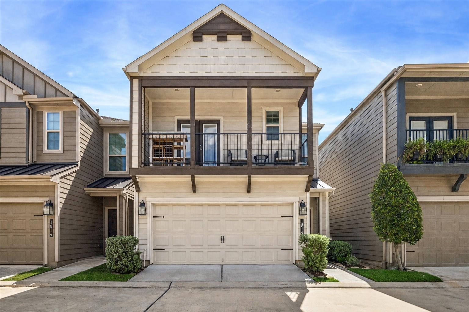 1812 Agoura Hills Drive