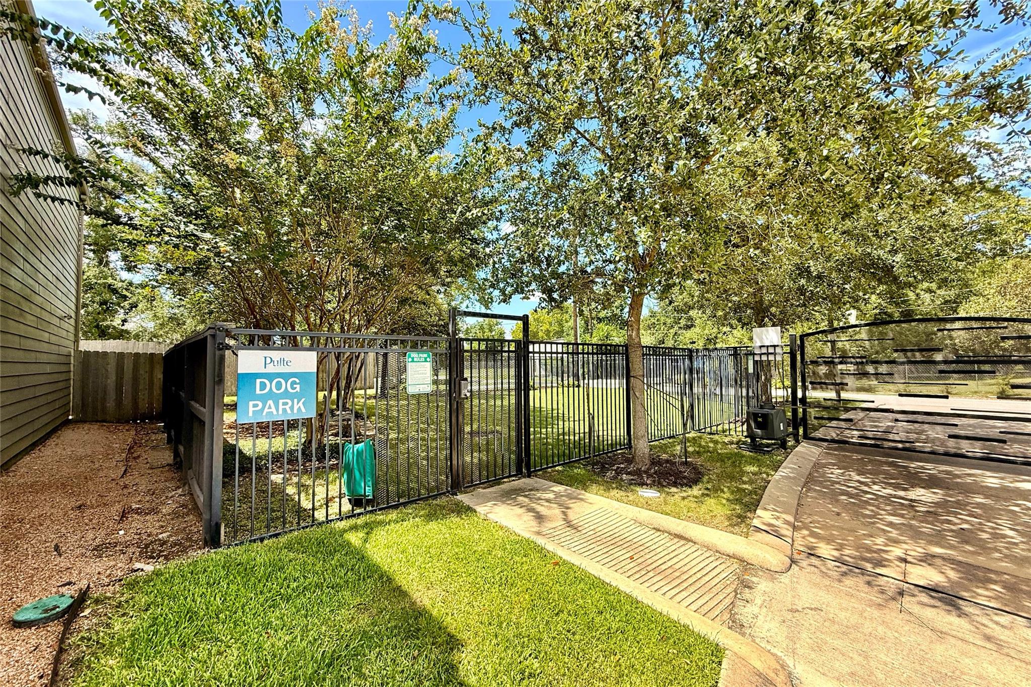 1812 Agoura Hills Drive