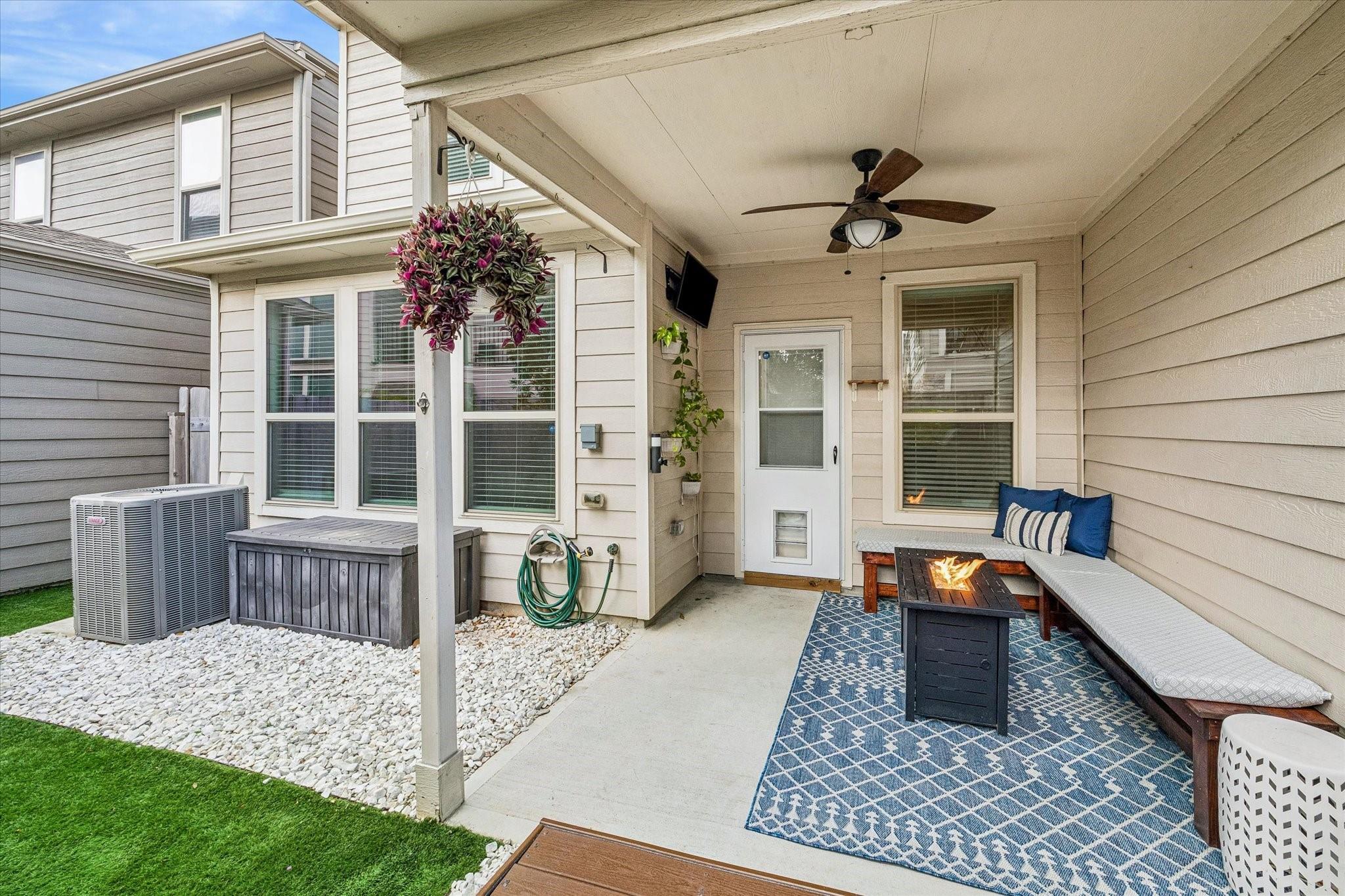 1812 Agoura Hills Drive