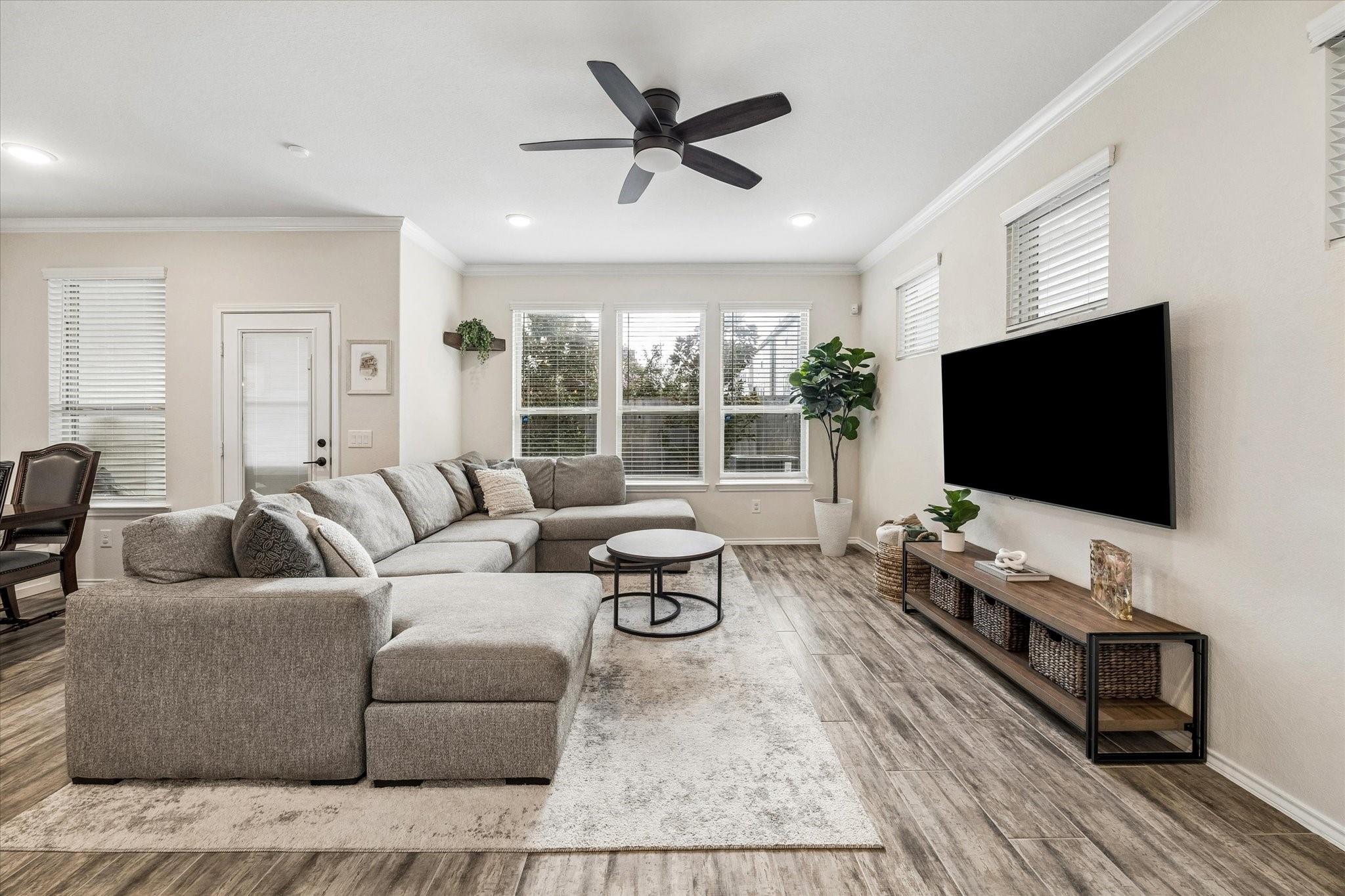 1812 Agoura Hills Drive