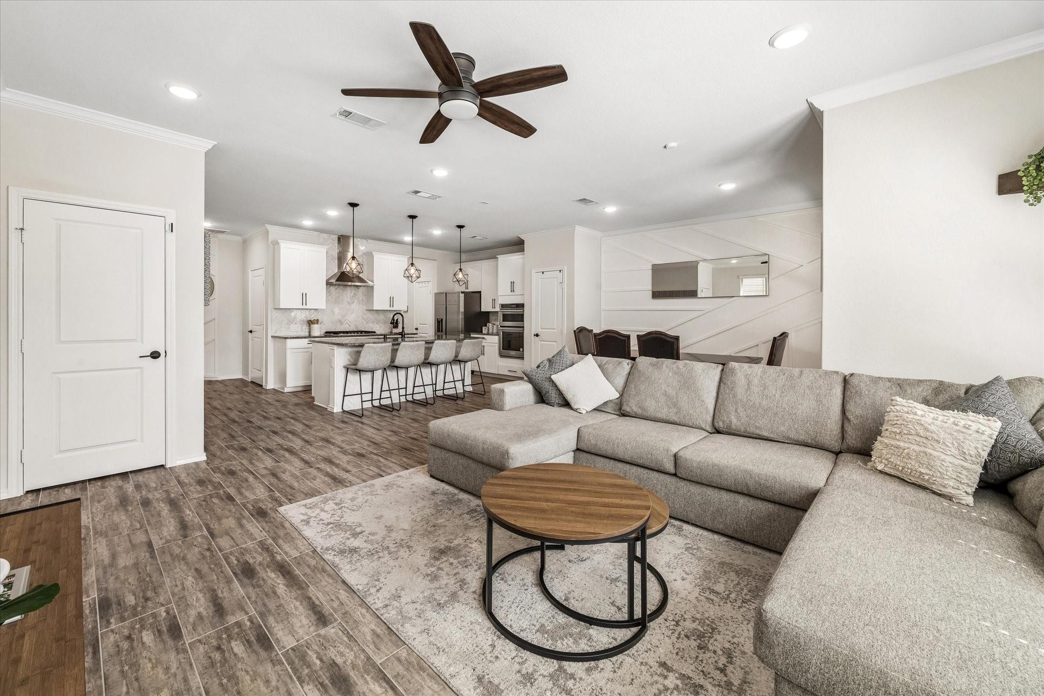 1812 Agoura Hills Drive