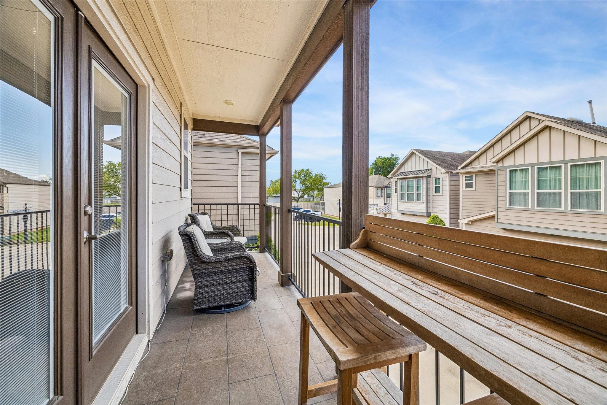 1812 Agoura Hills Drive
