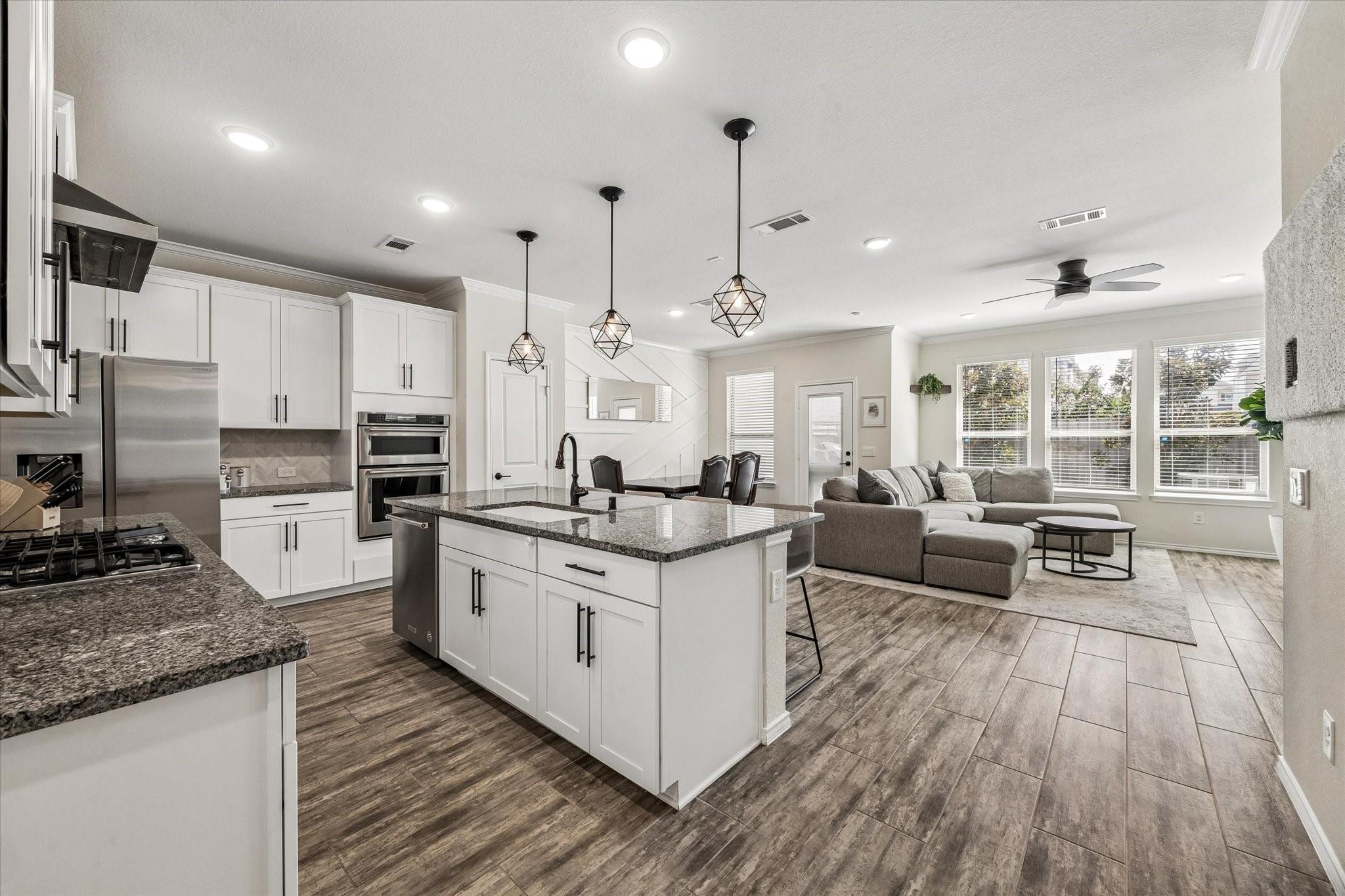 1812 Agoura Hills Drive