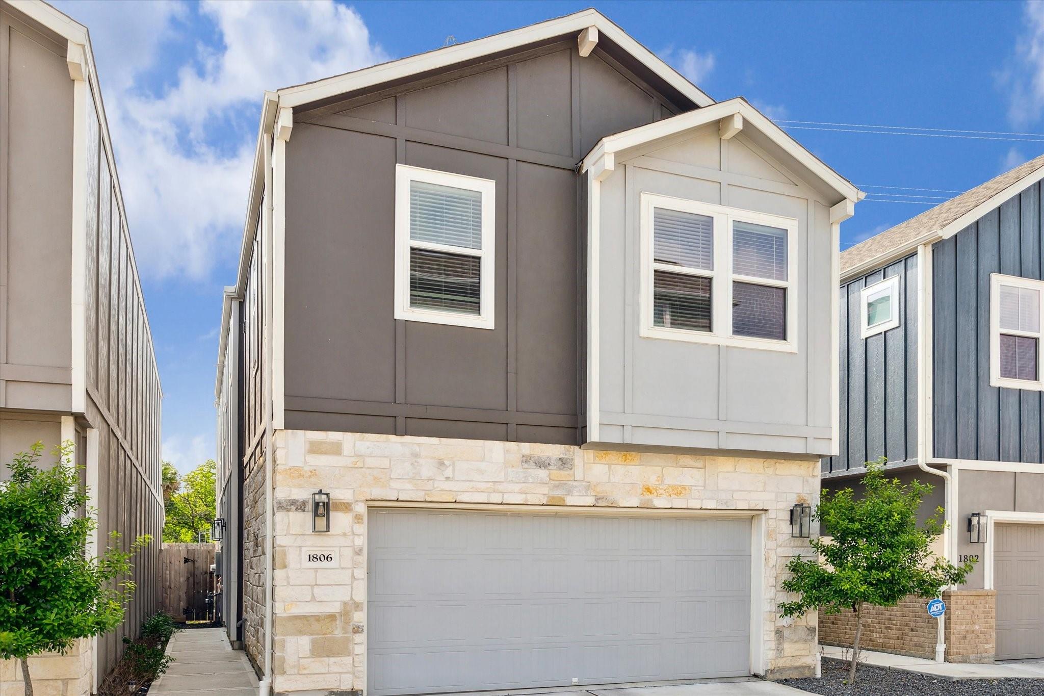 1806 La Magnolia Drive