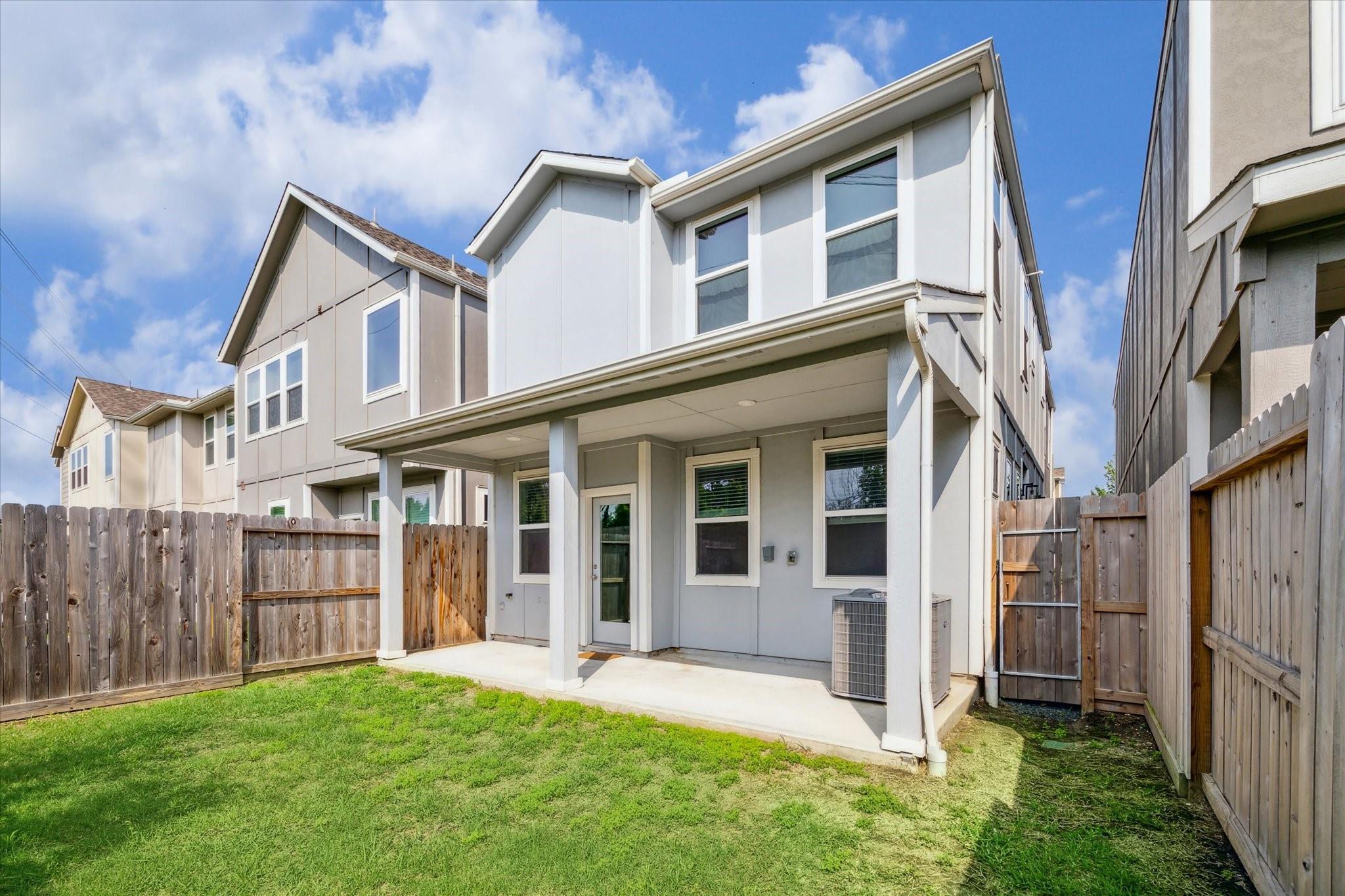 1806 La Magnolia Drive