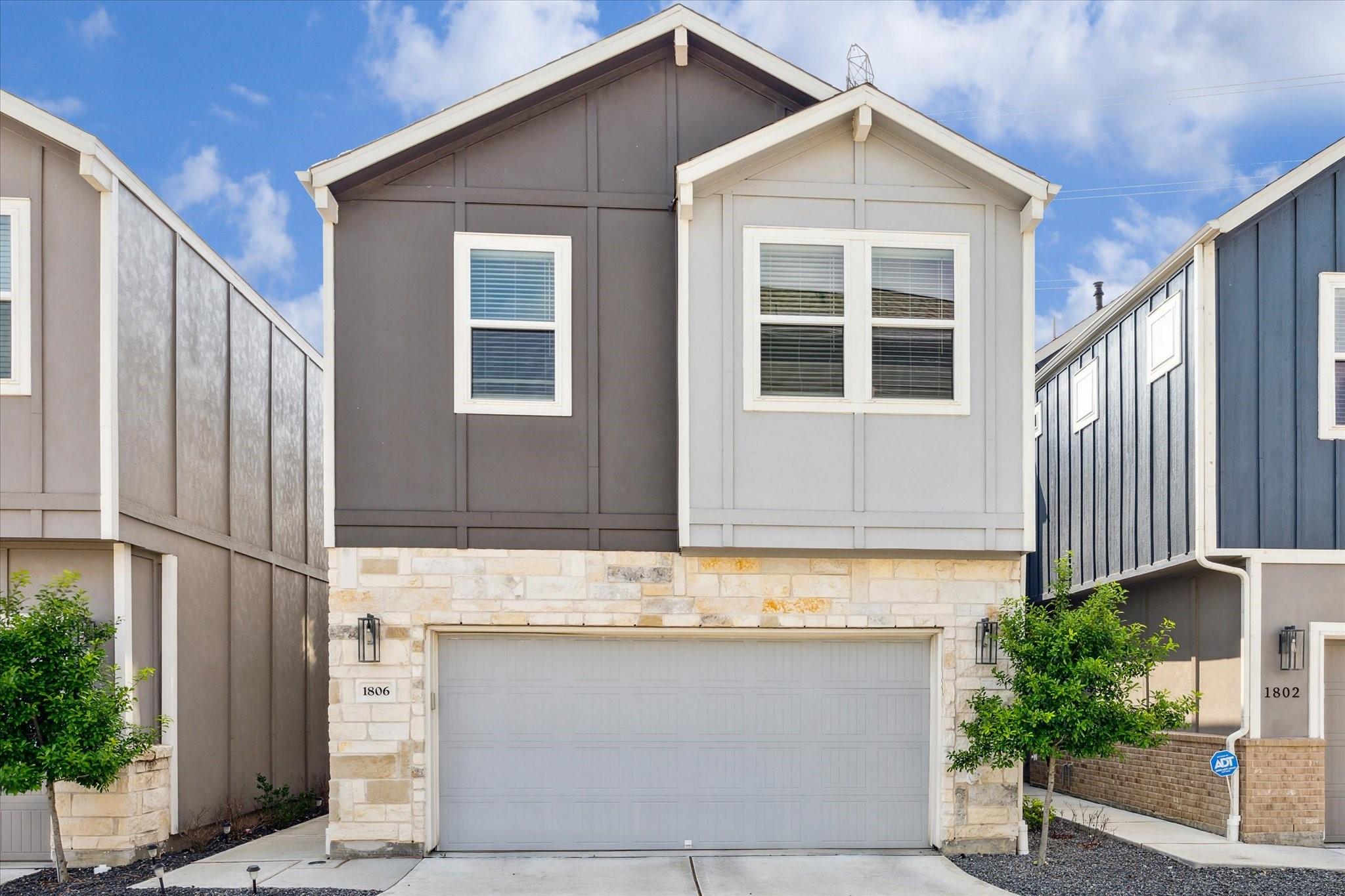 1806 La Magnolia Drive