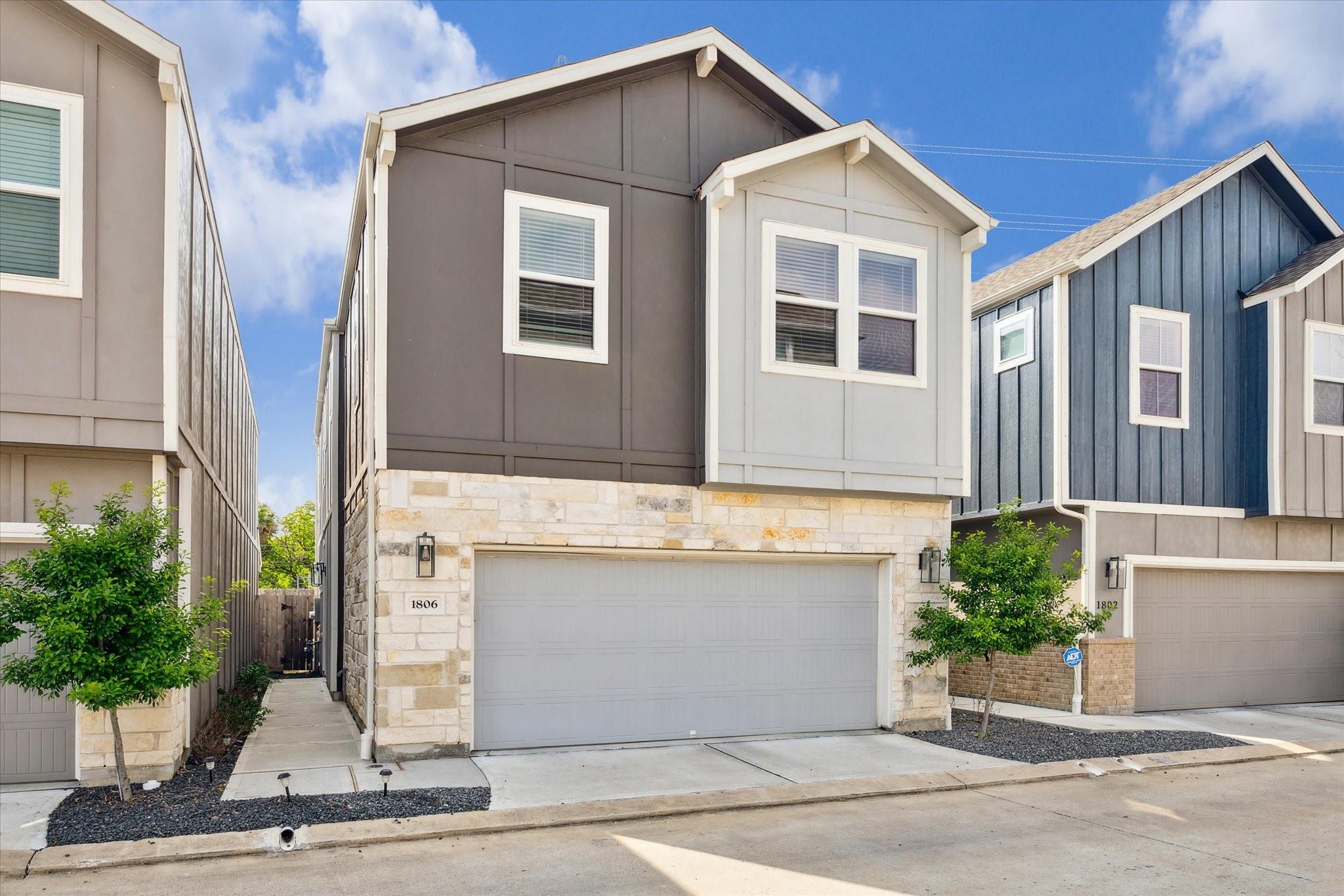 1806 La Magnolia Drive