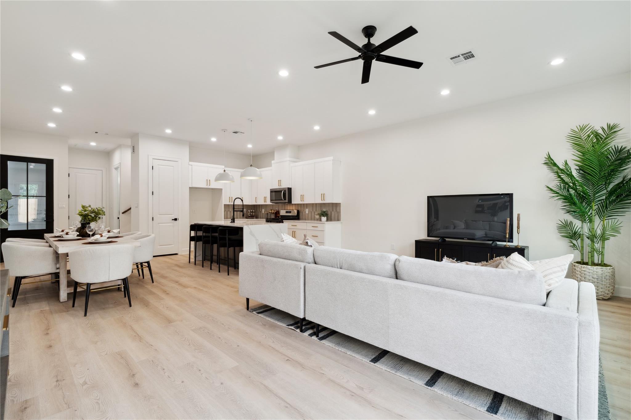 3733 & 3735 Lydia Street