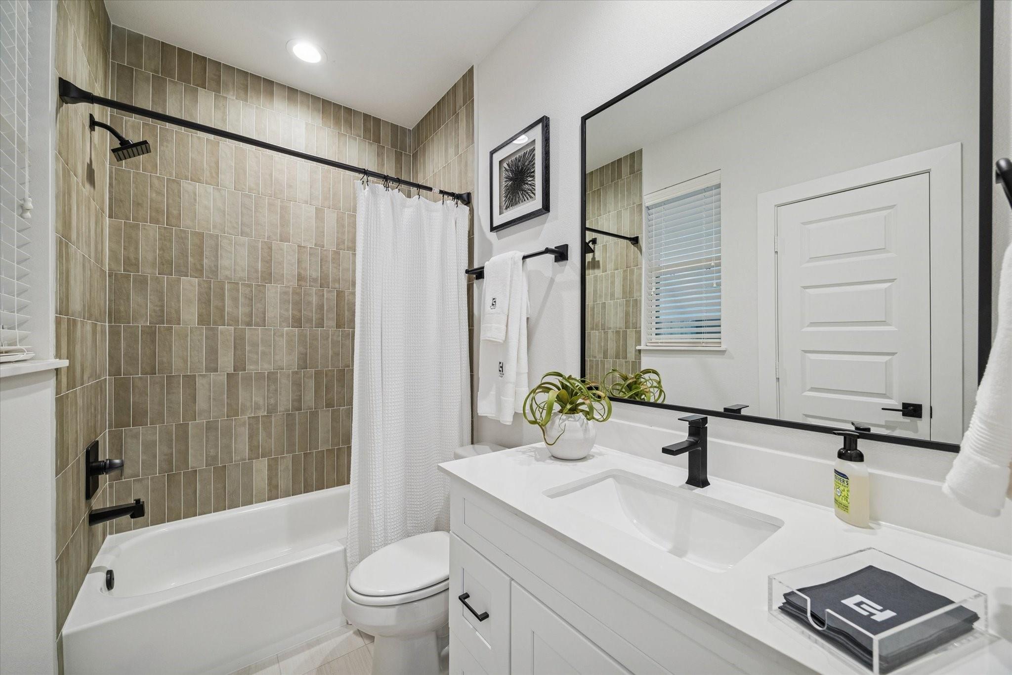 811 Thornton Road # B, Houston Unit: B