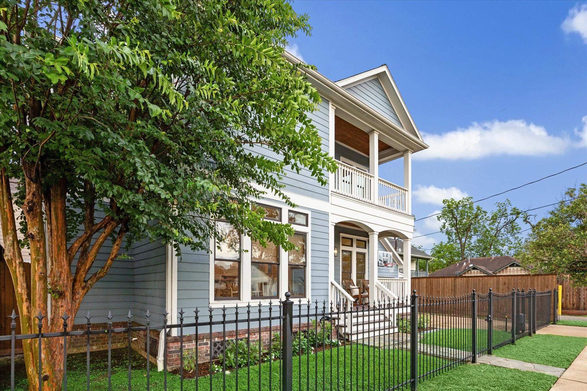1915 Bradshaw Street
