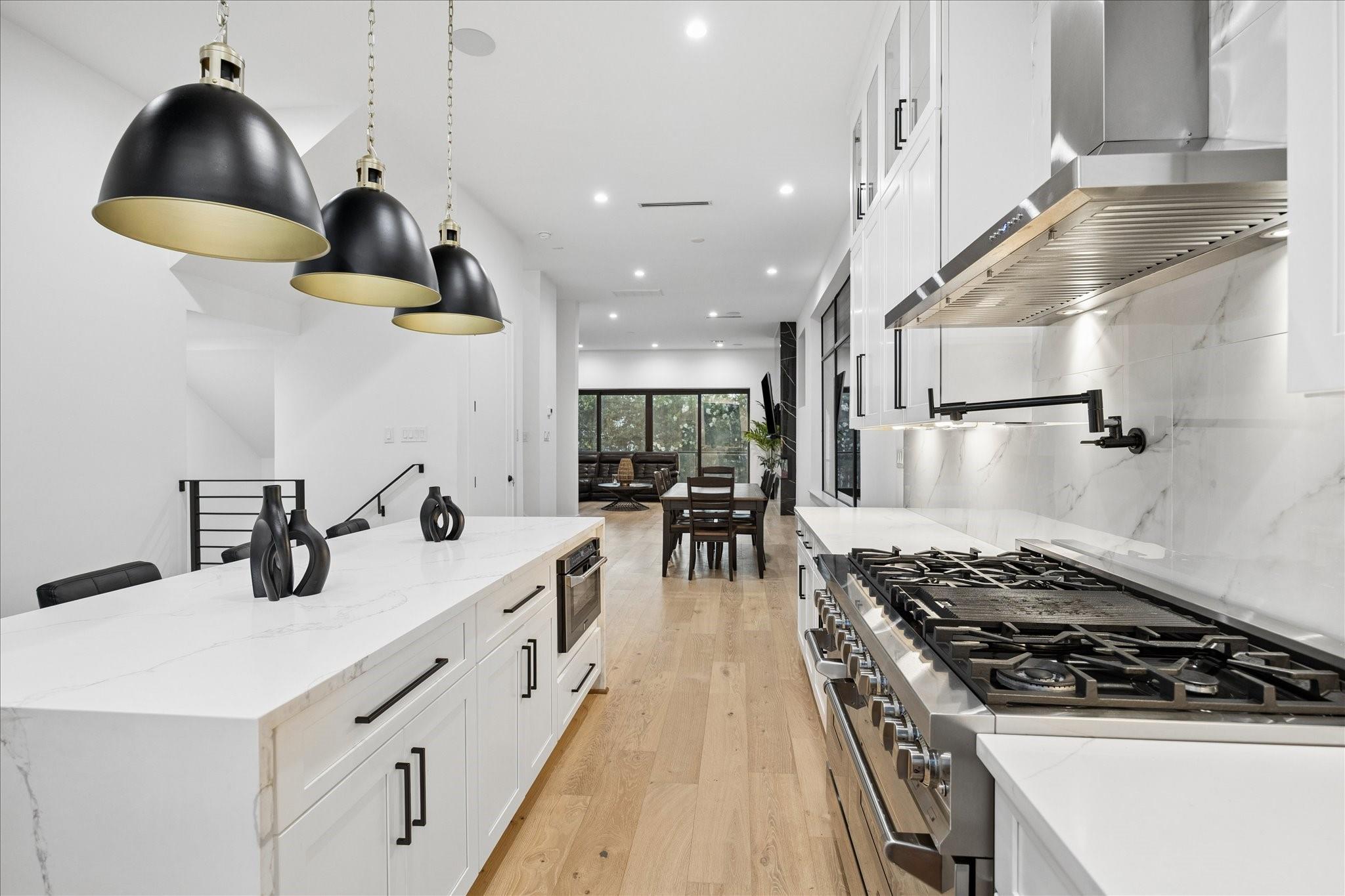 209 W 10th 1/2 Street