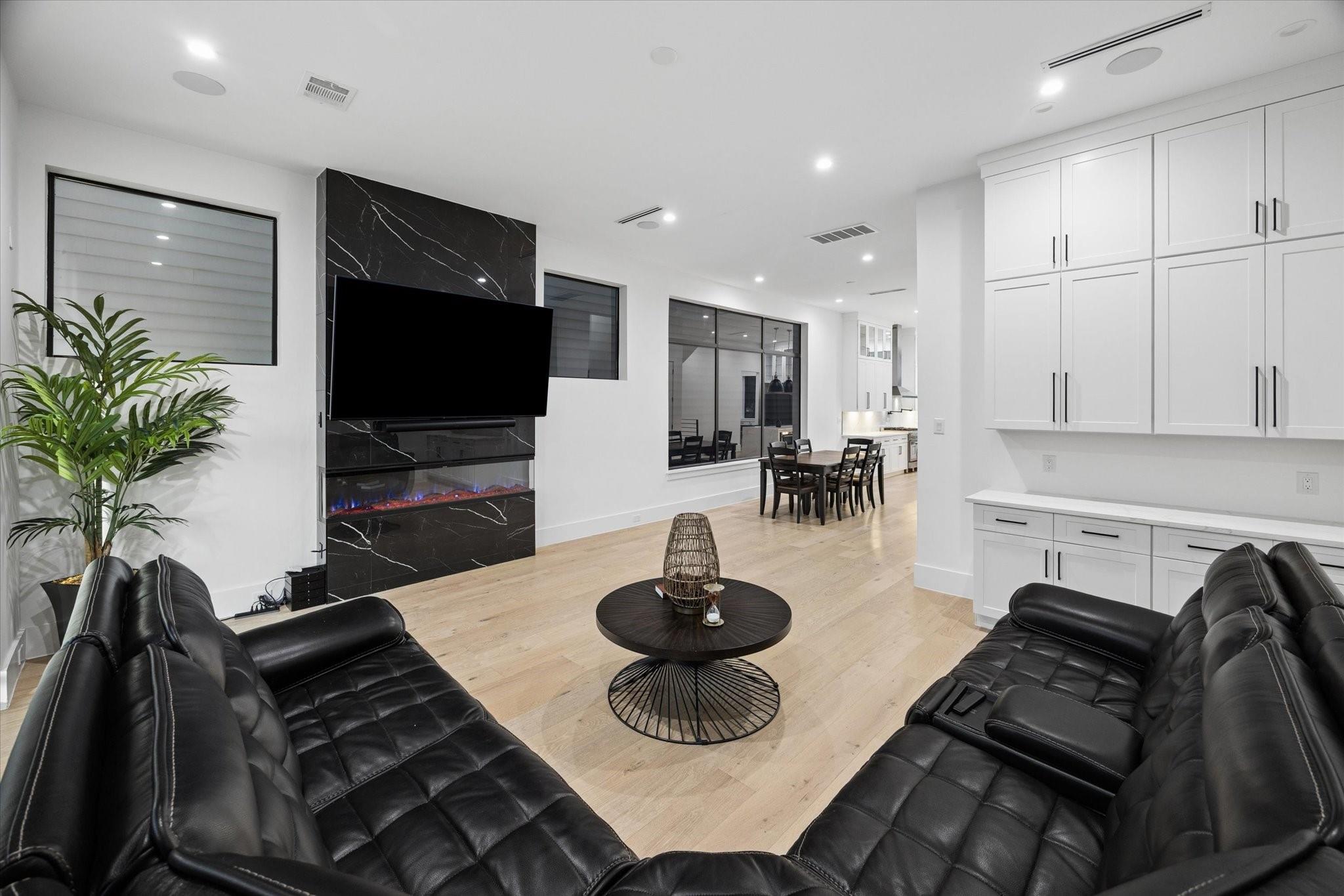 209 W 10th 1/2 Street