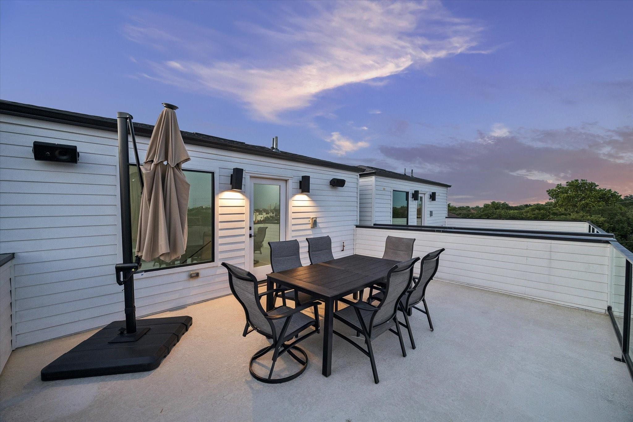 209 W 10th 1/2 Street