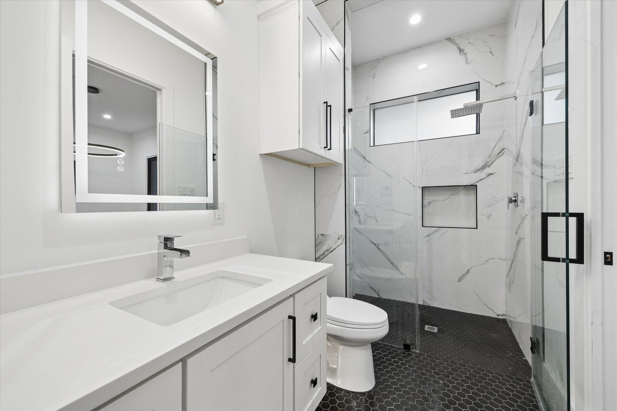 209 W 10th 1/2 Street