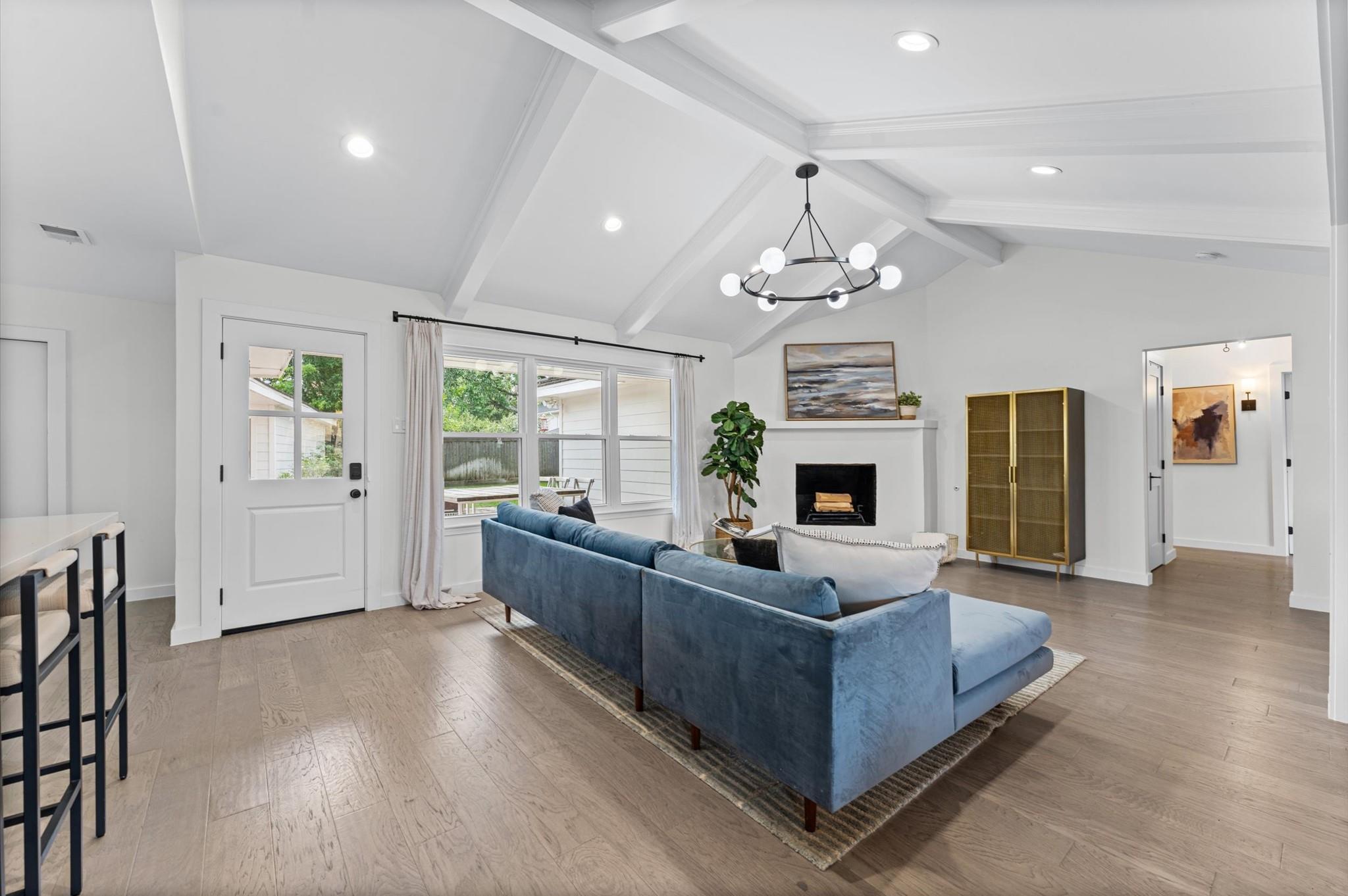 1607 Crystal Hills Drive