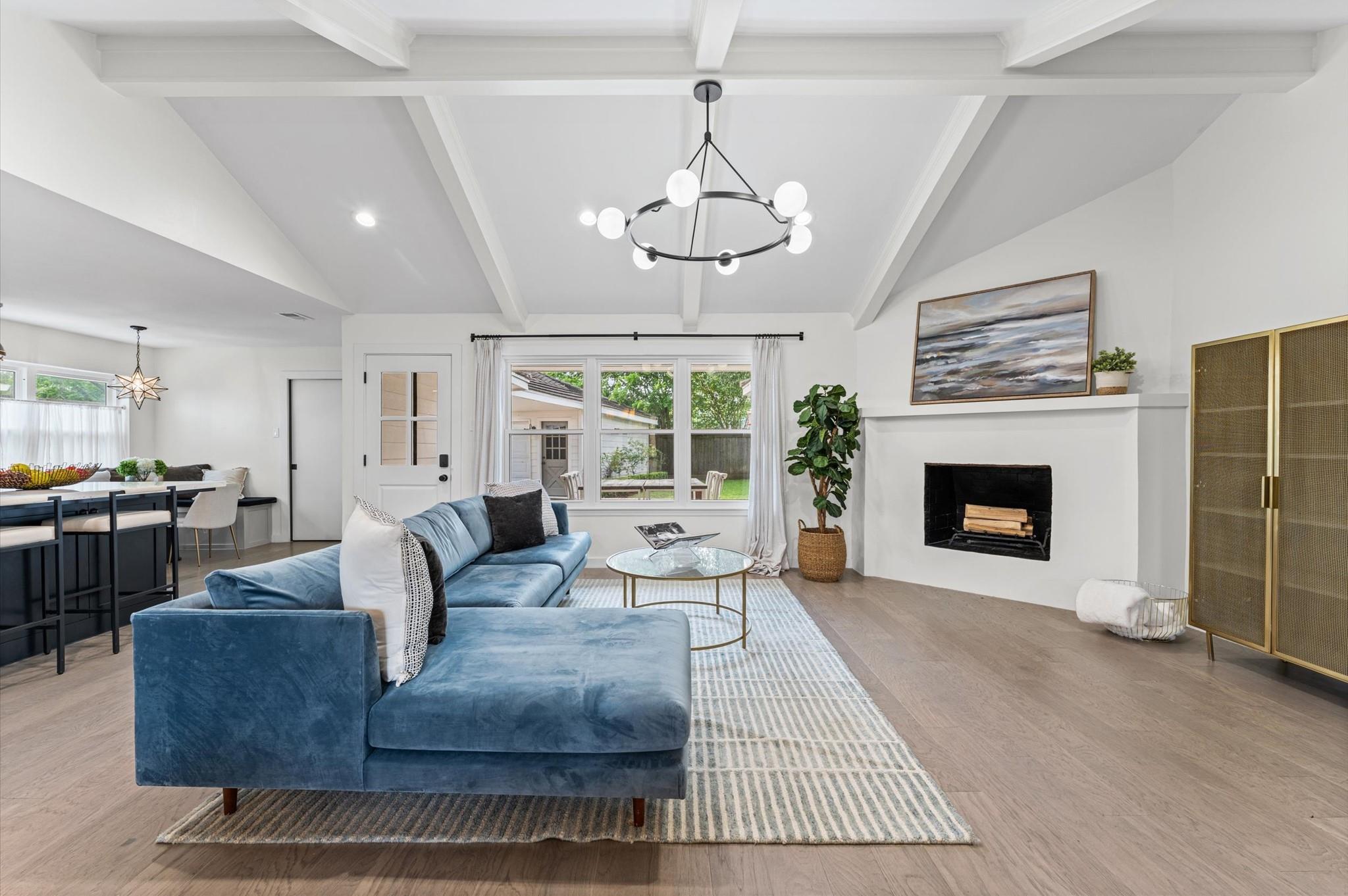 1607 Crystal Hills Drive