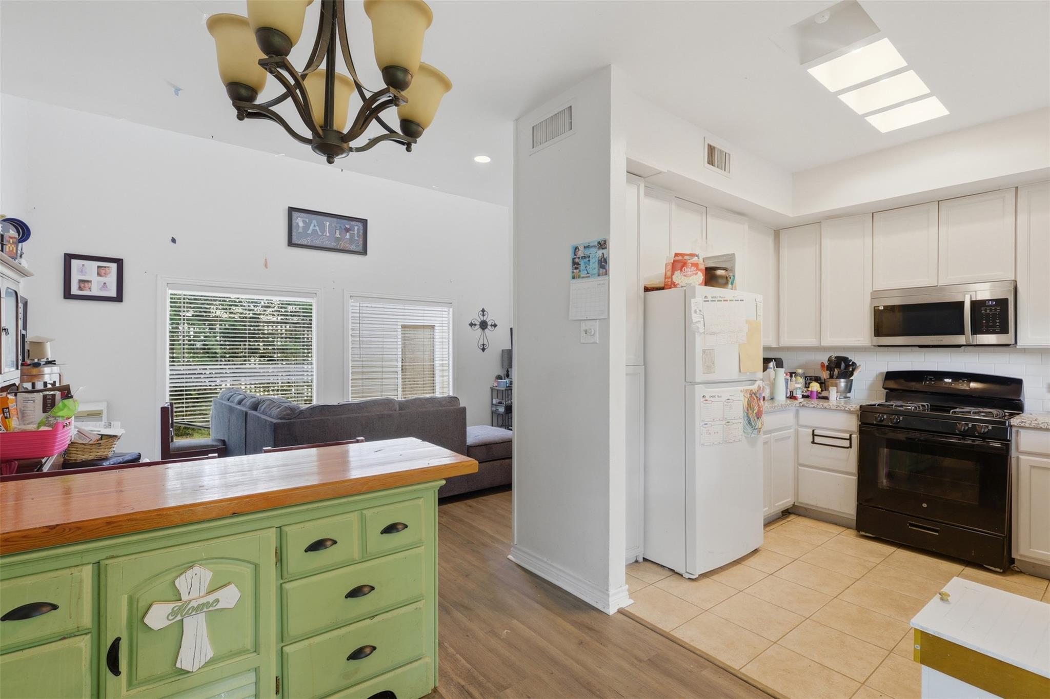 1621 & 1623 W Adoue Street