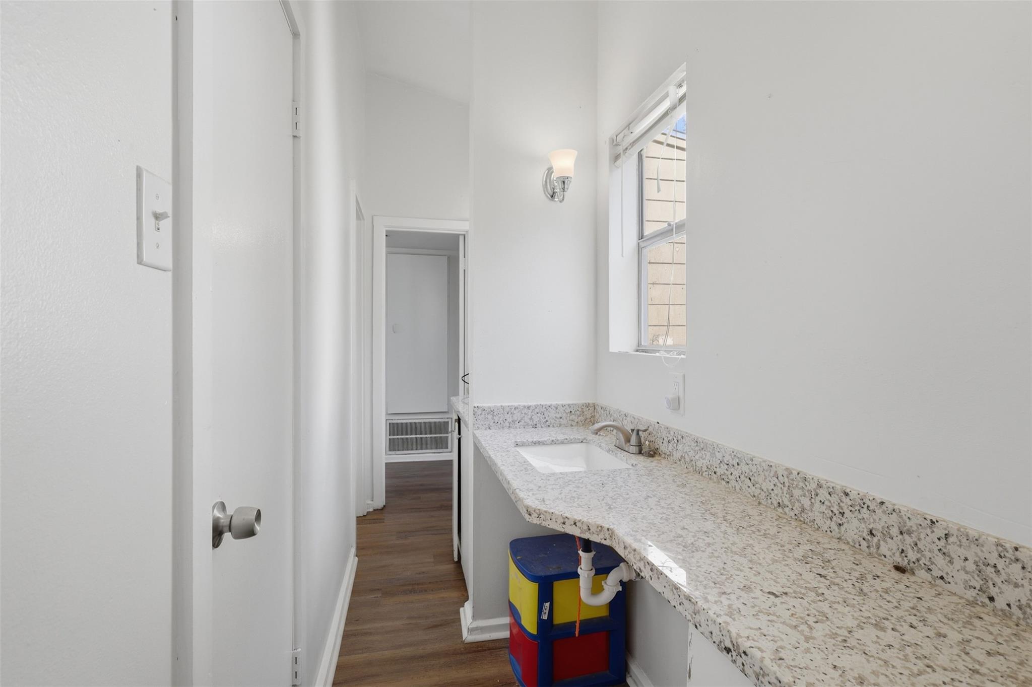 1621 & 1623 W Adoue Street