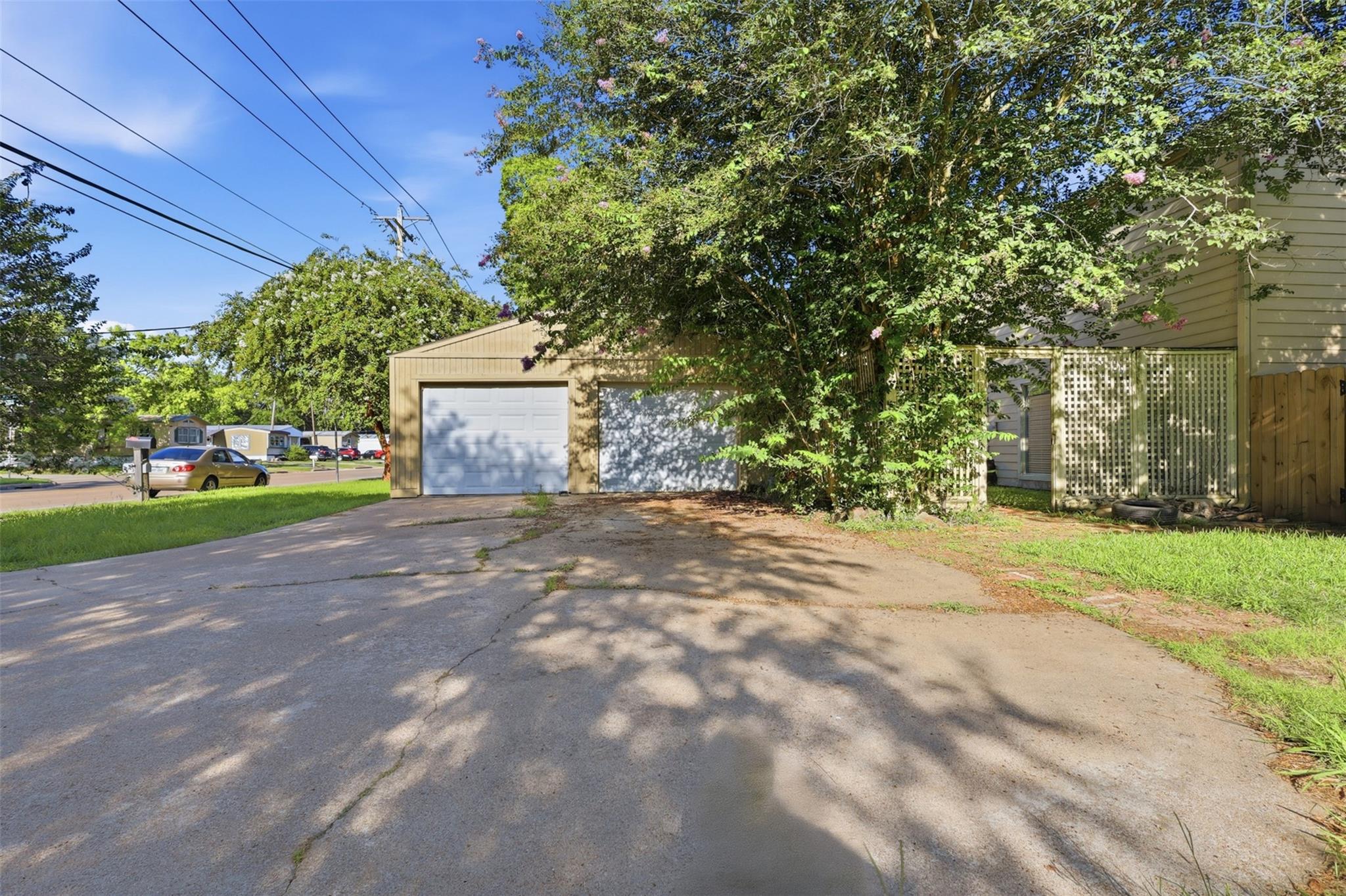 1621 & 1623 W Adoue Street