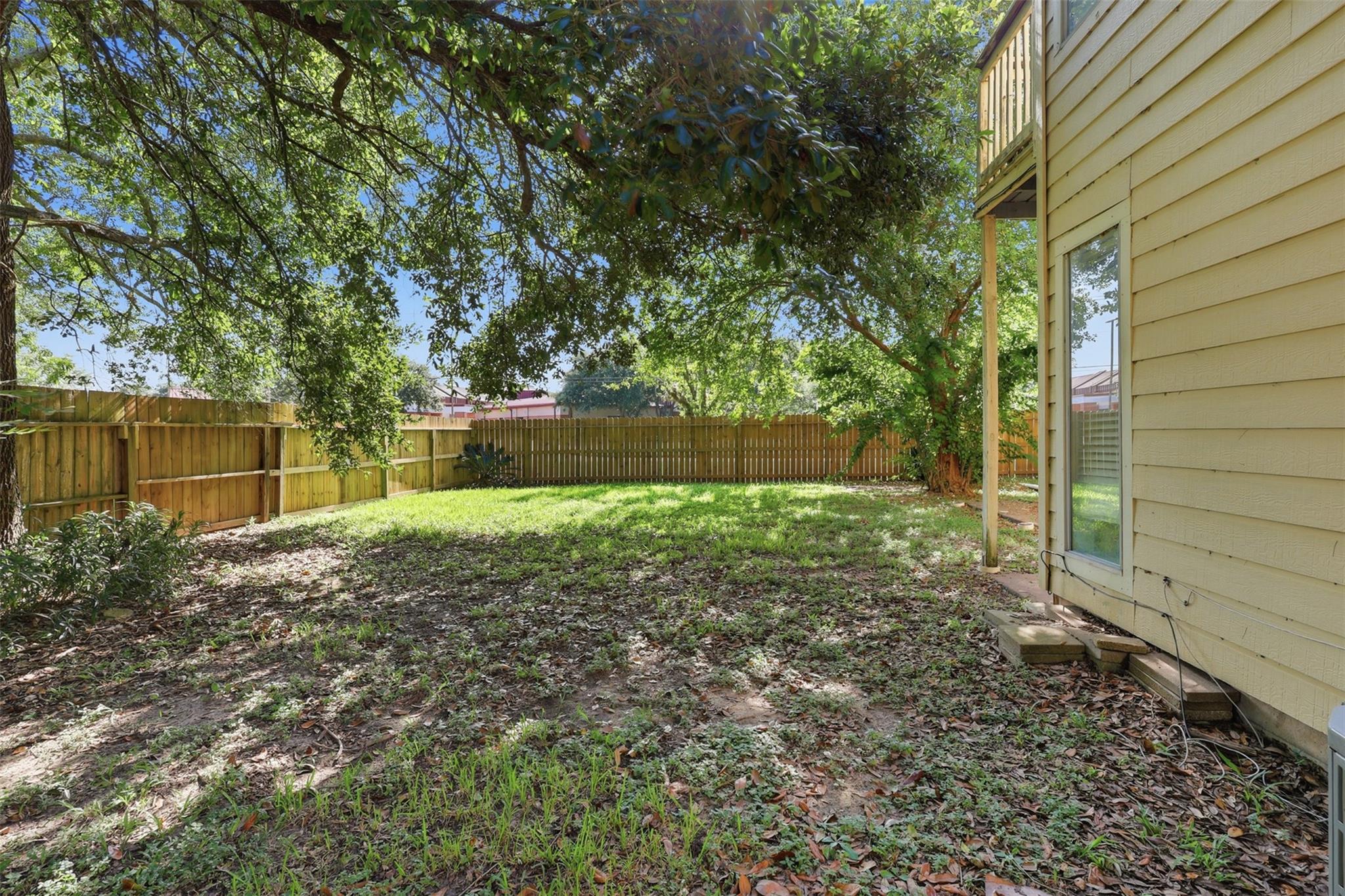 1621 & 1623 W Adoue Street
