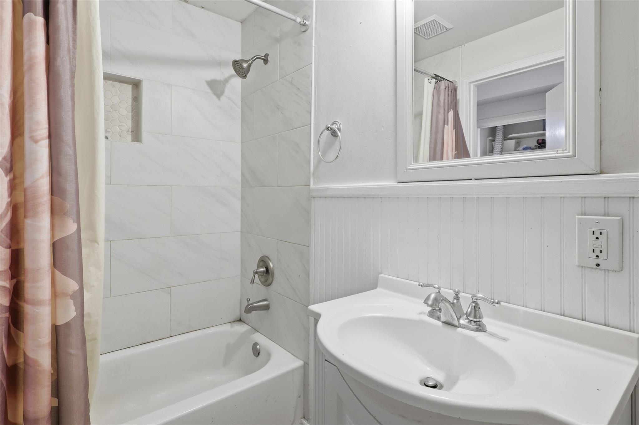 1621 & 1623 W Adoue Street