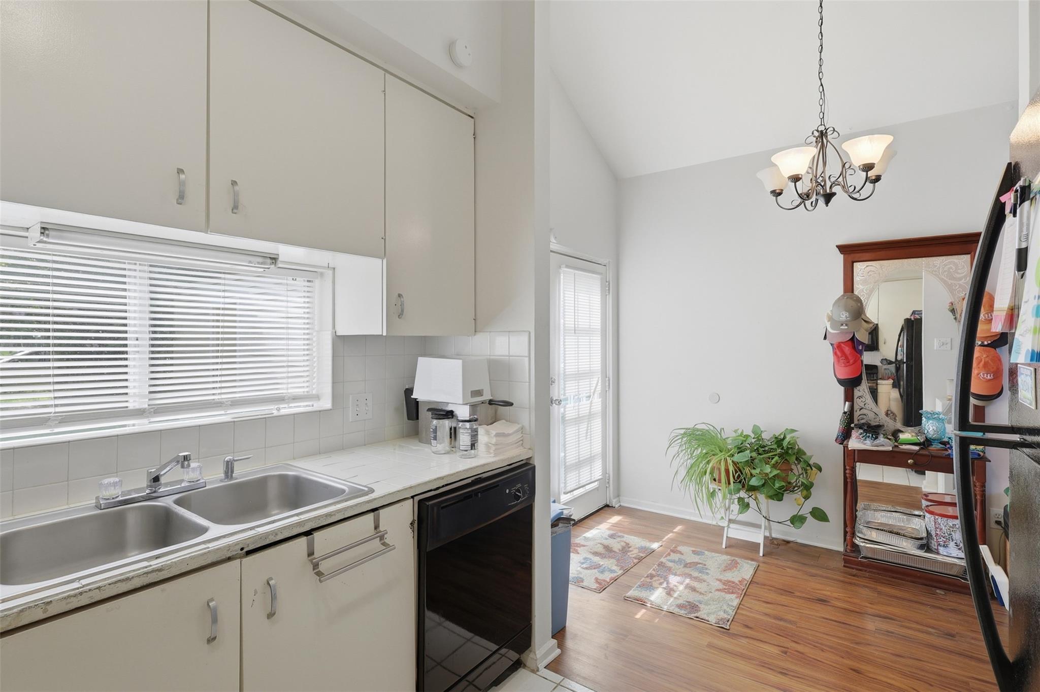 1621 & 1623 W Adoue Street