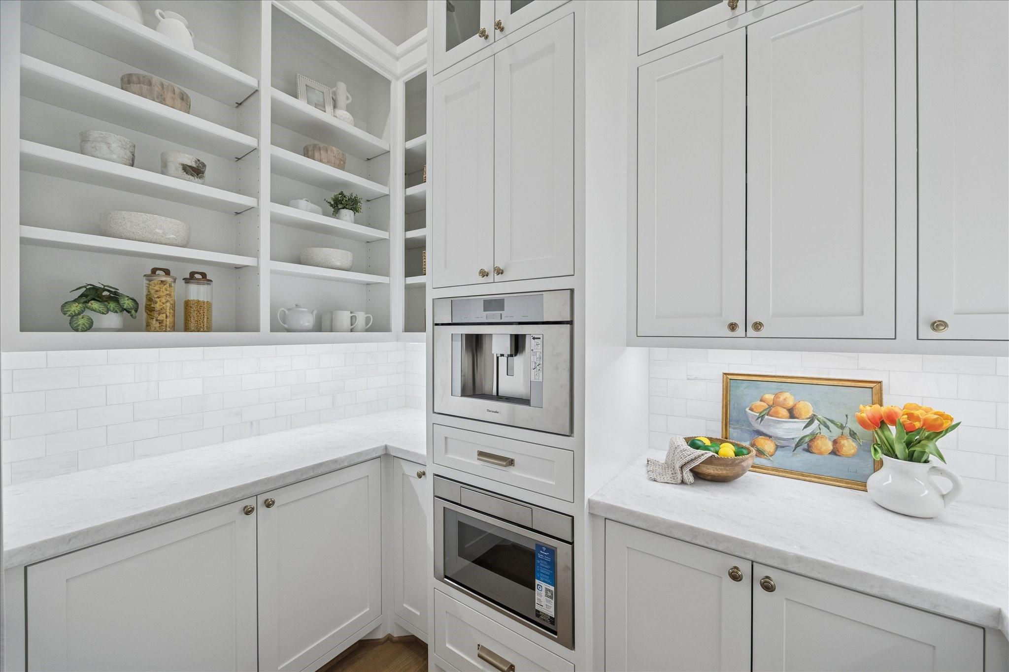 867 W 42nd Street