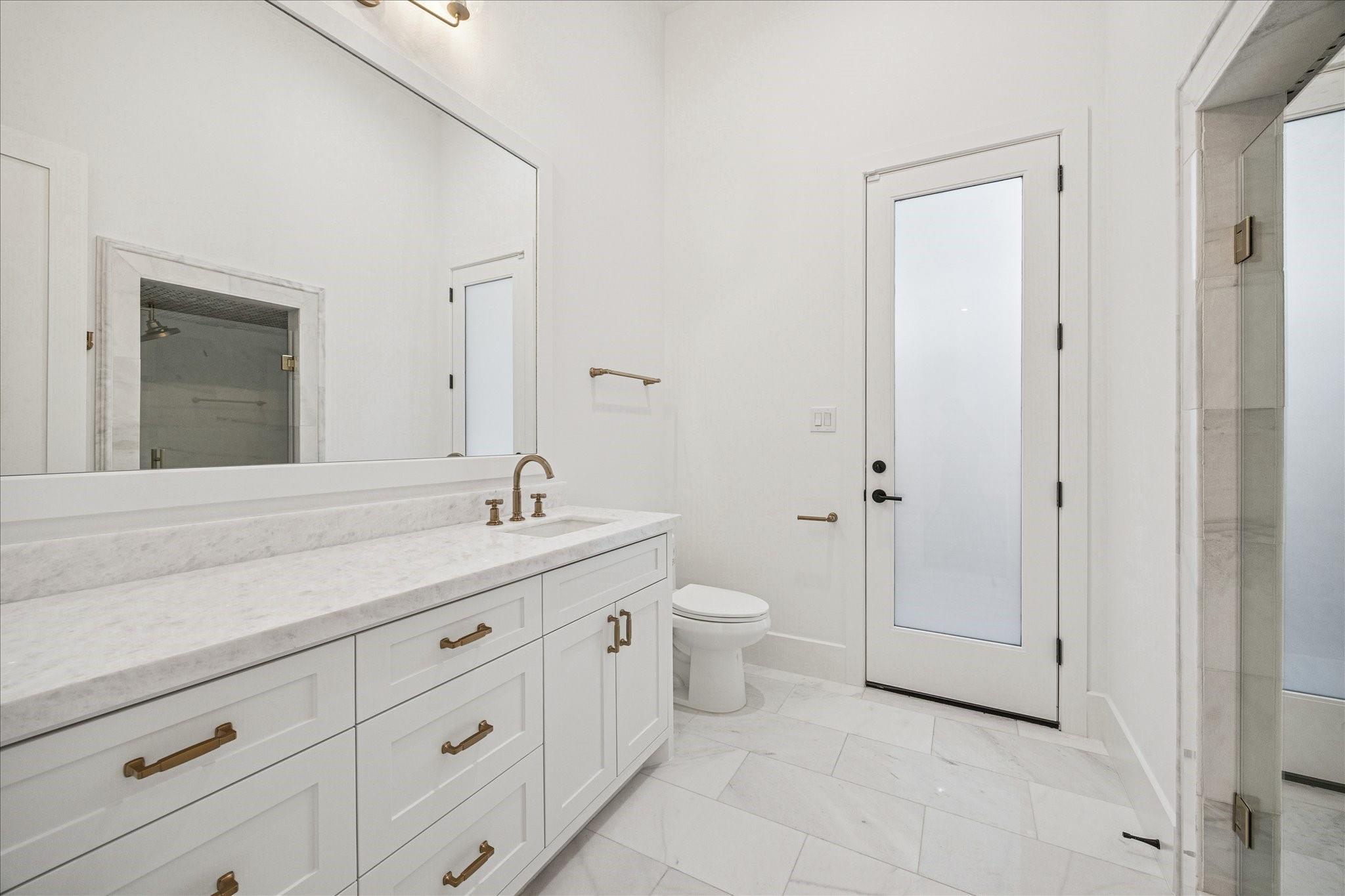 867 W 42nd Street