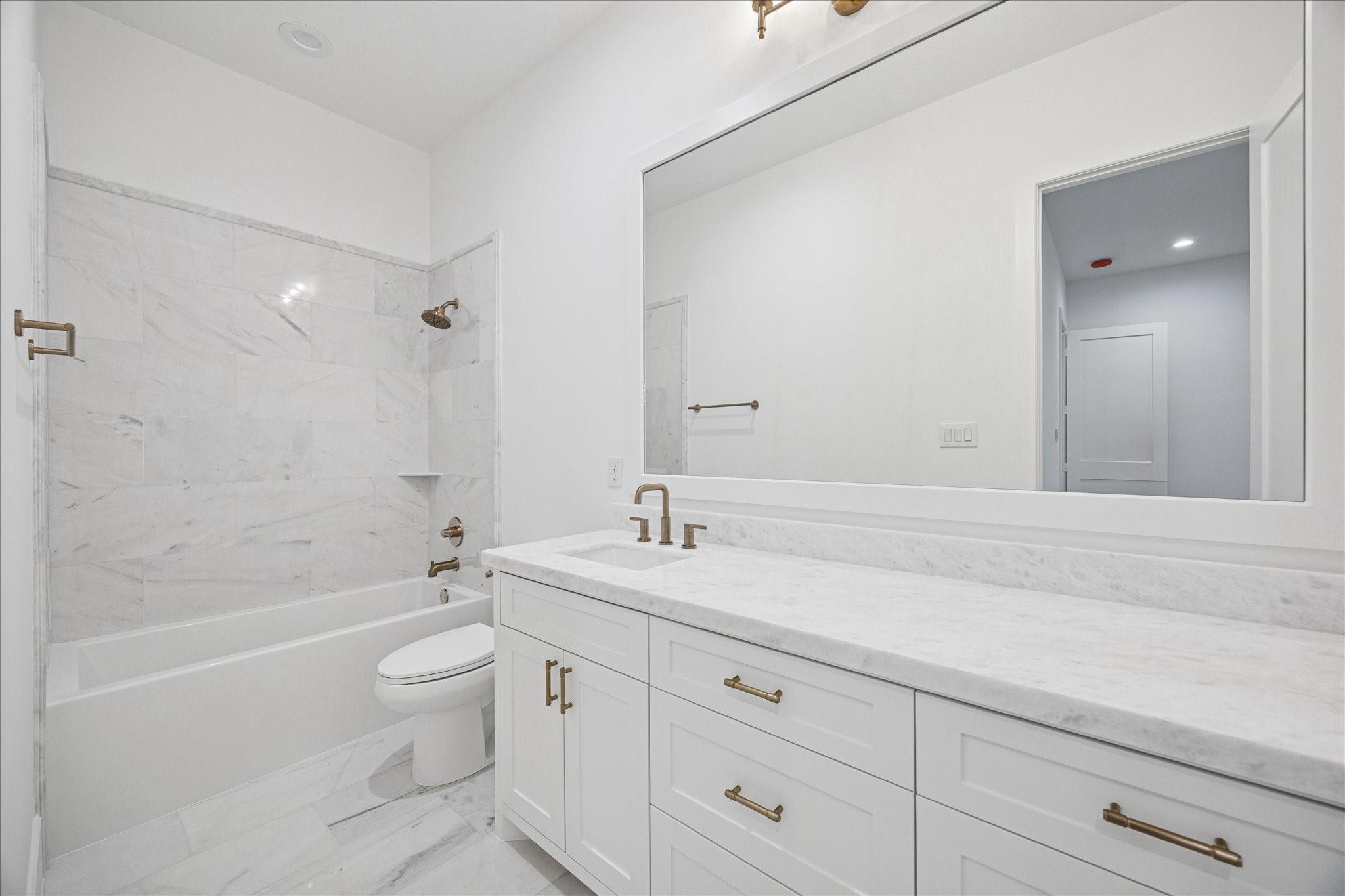 867 W 42nd Street