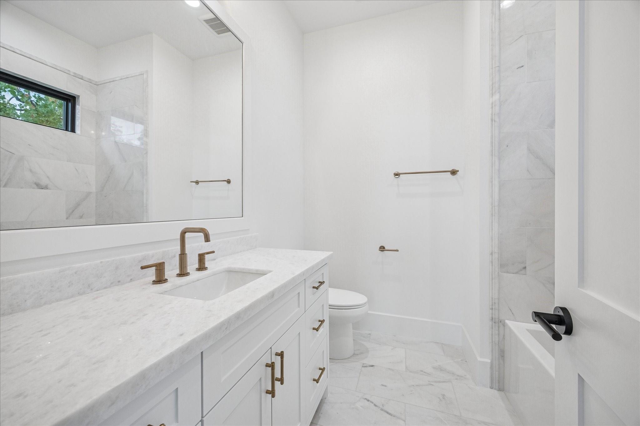 867 W 42nd Street