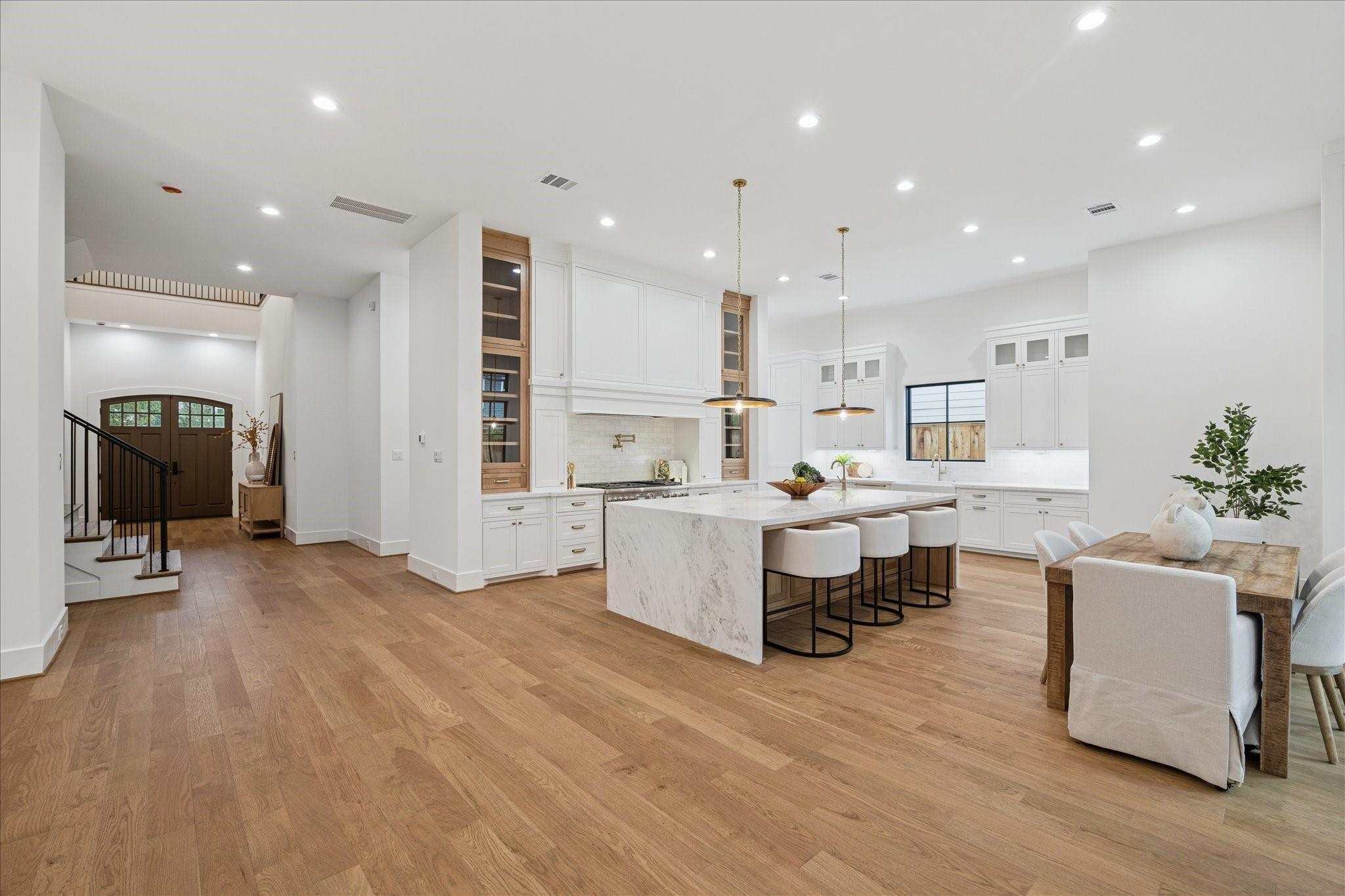 867 W 42nd Street