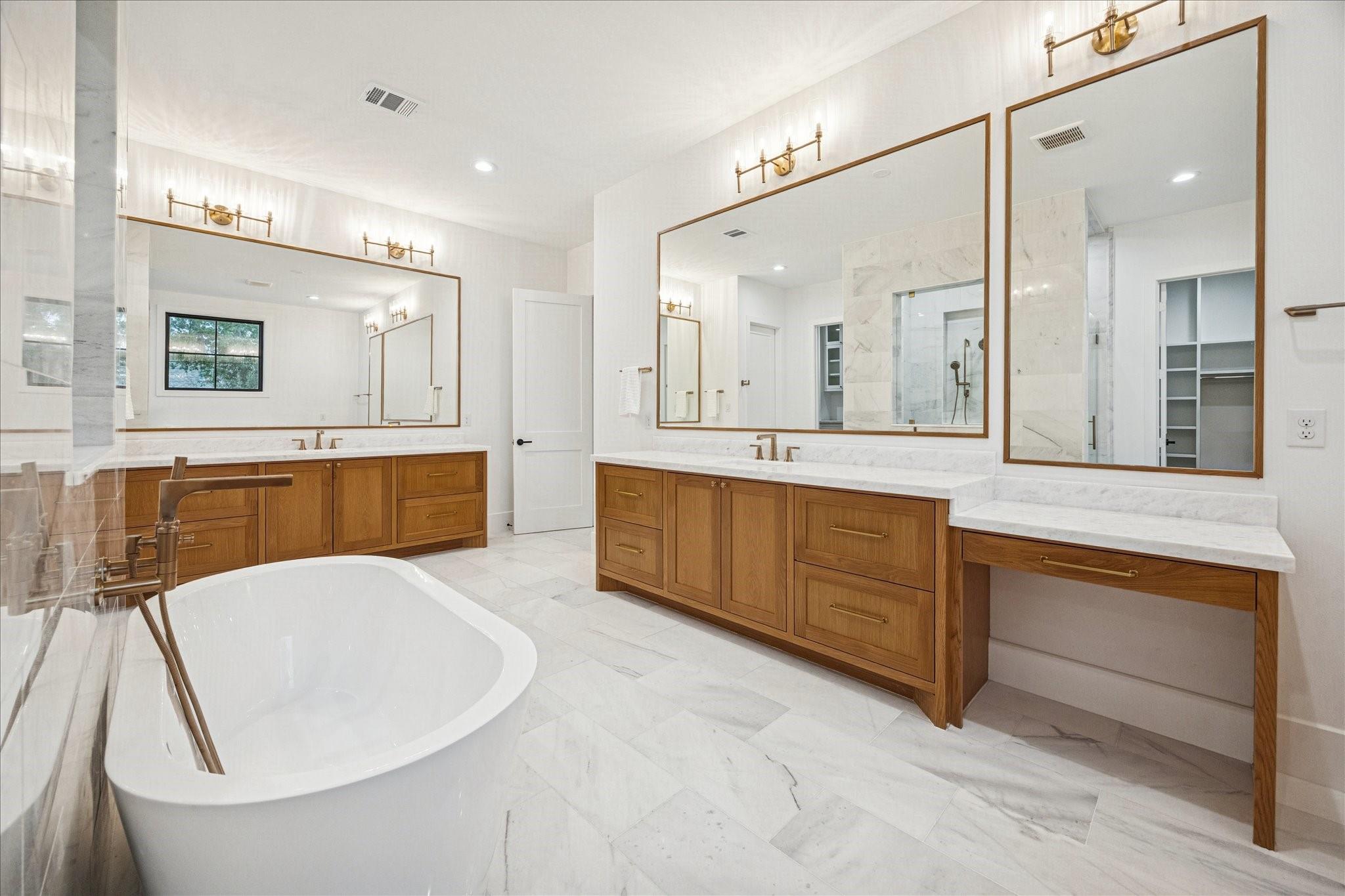 867 W 42nd Street