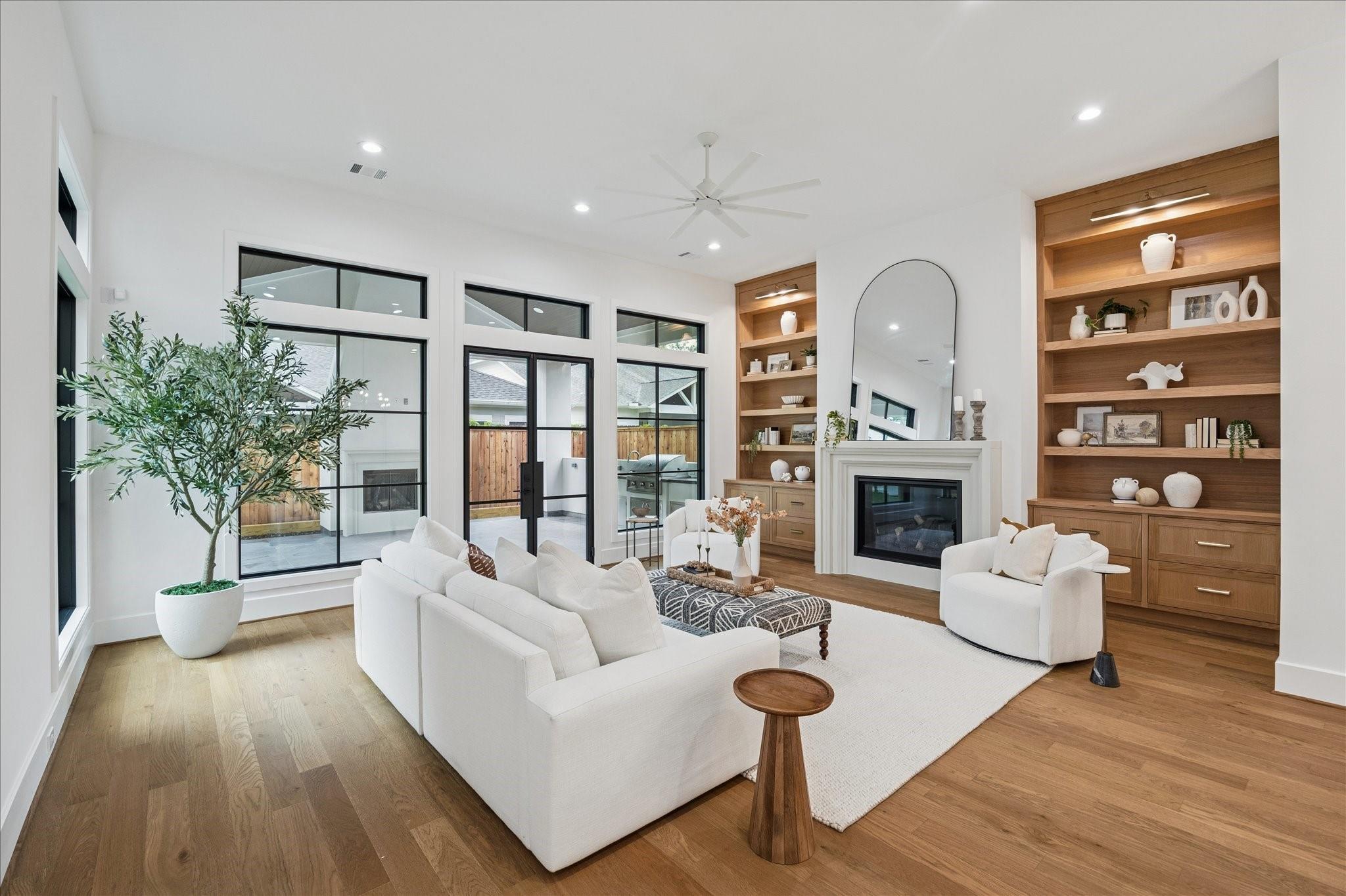 867 W 42nd Street