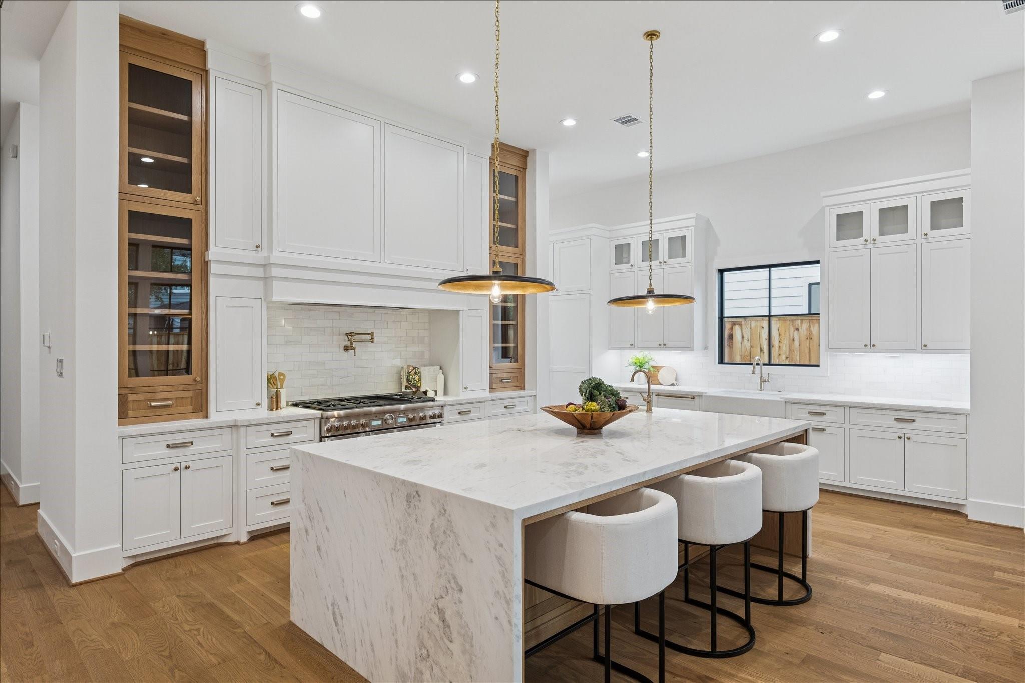 867 W 42nd Street
