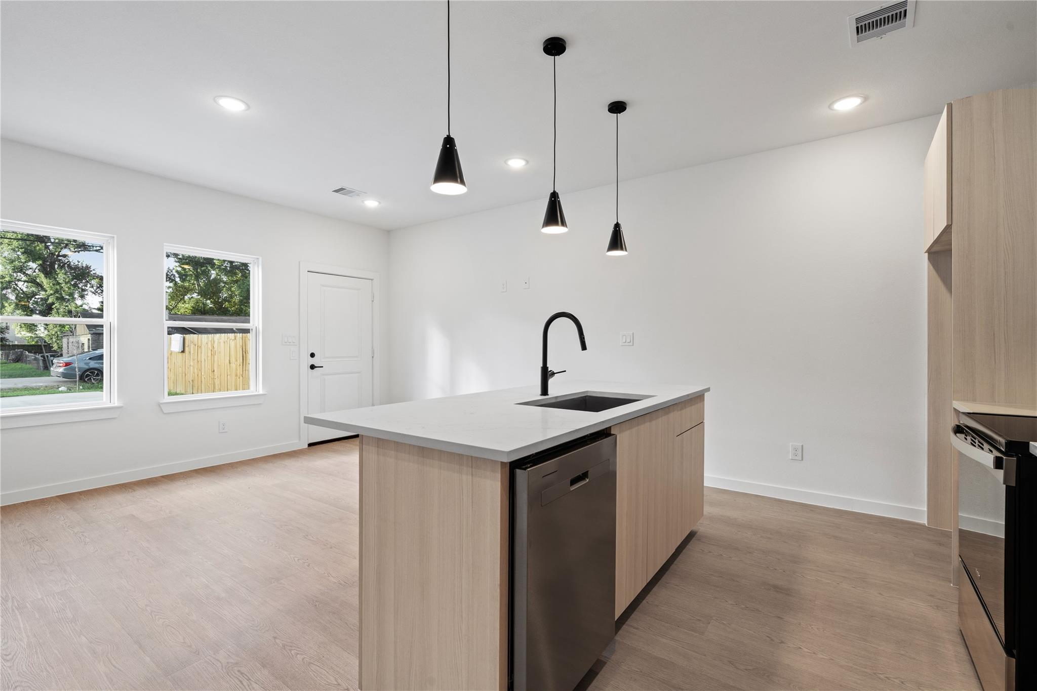 1031 North Lane
