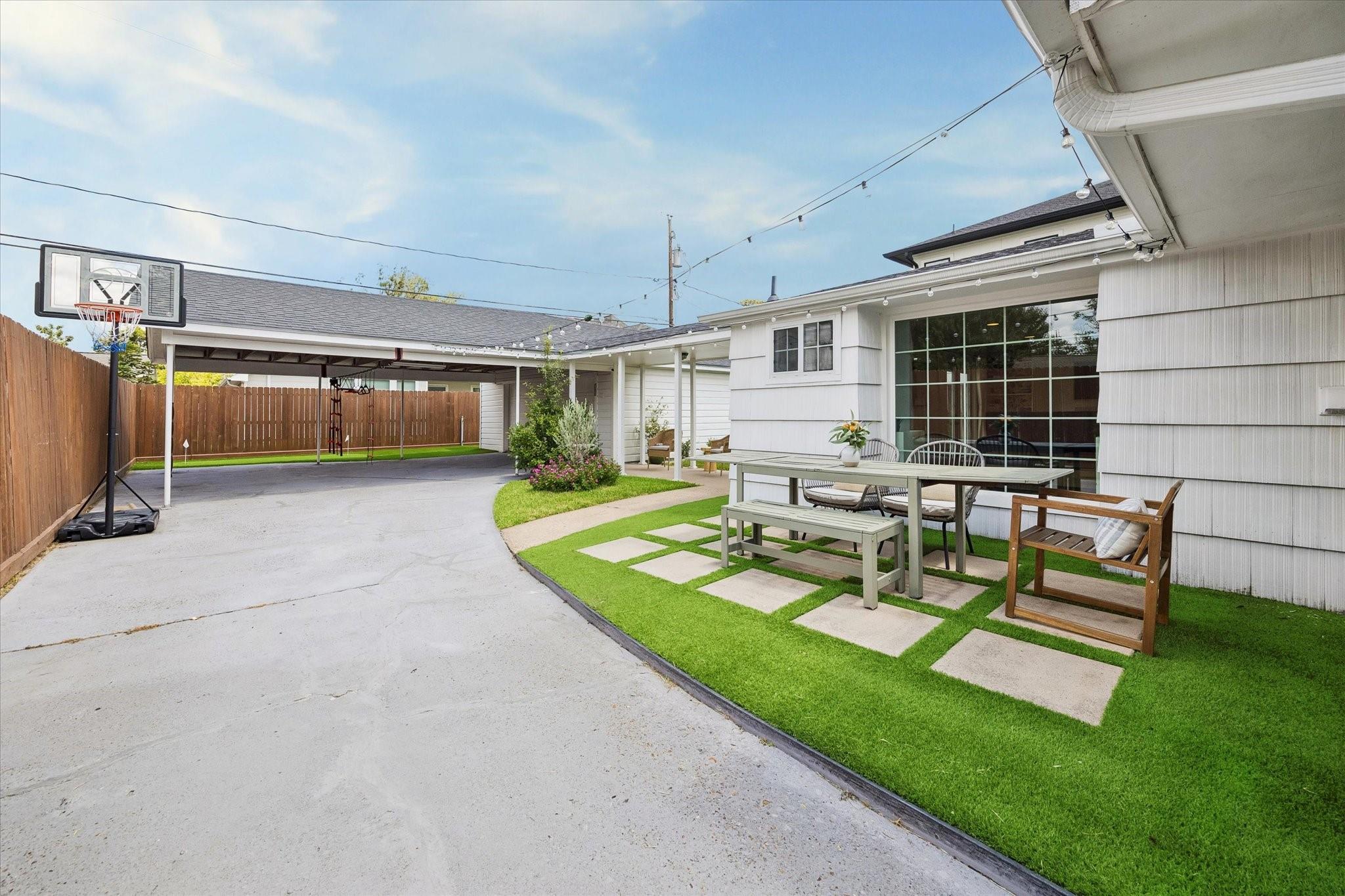 1232 Chantilly Lane