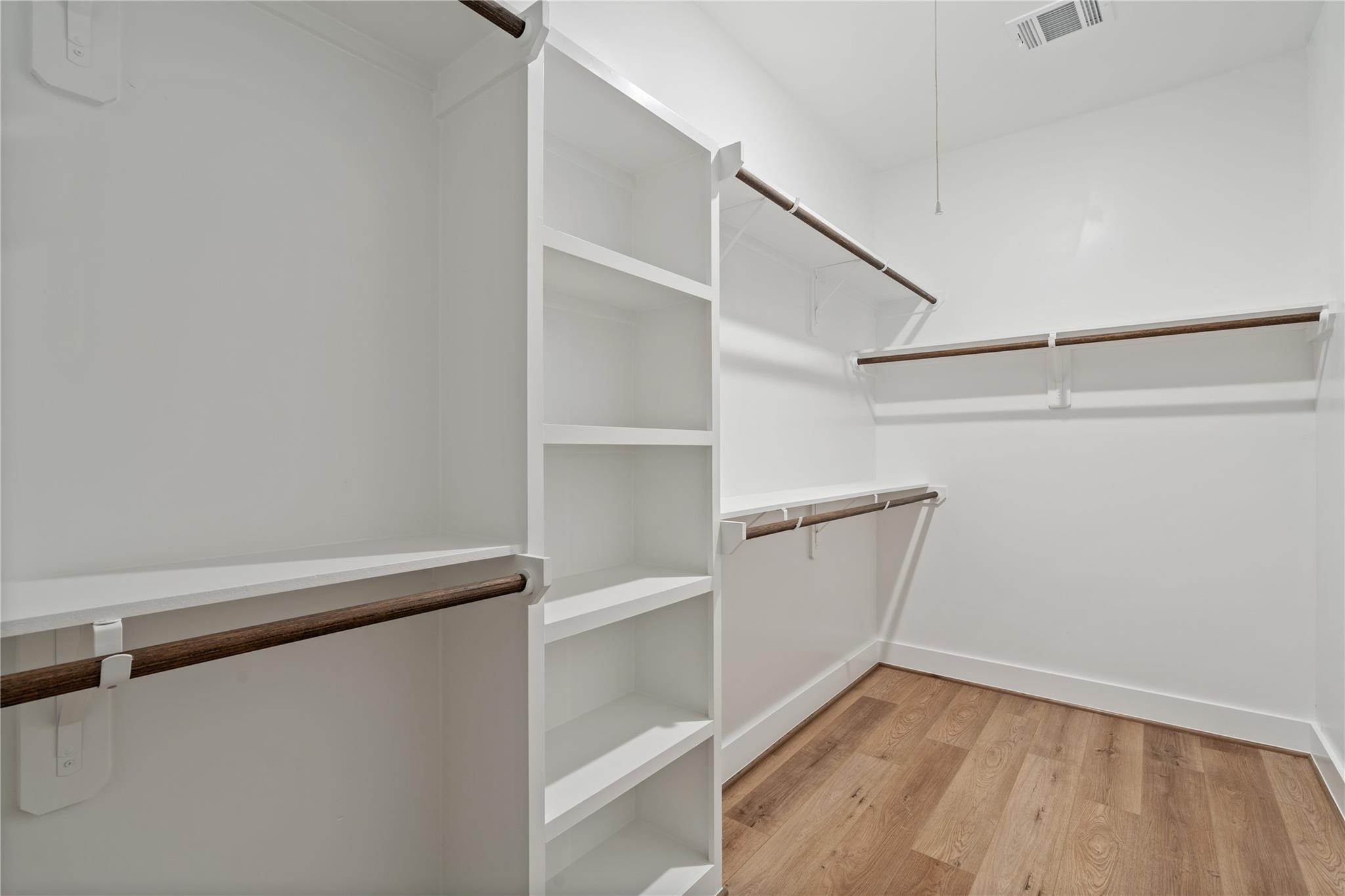 1033 S Victory Drive