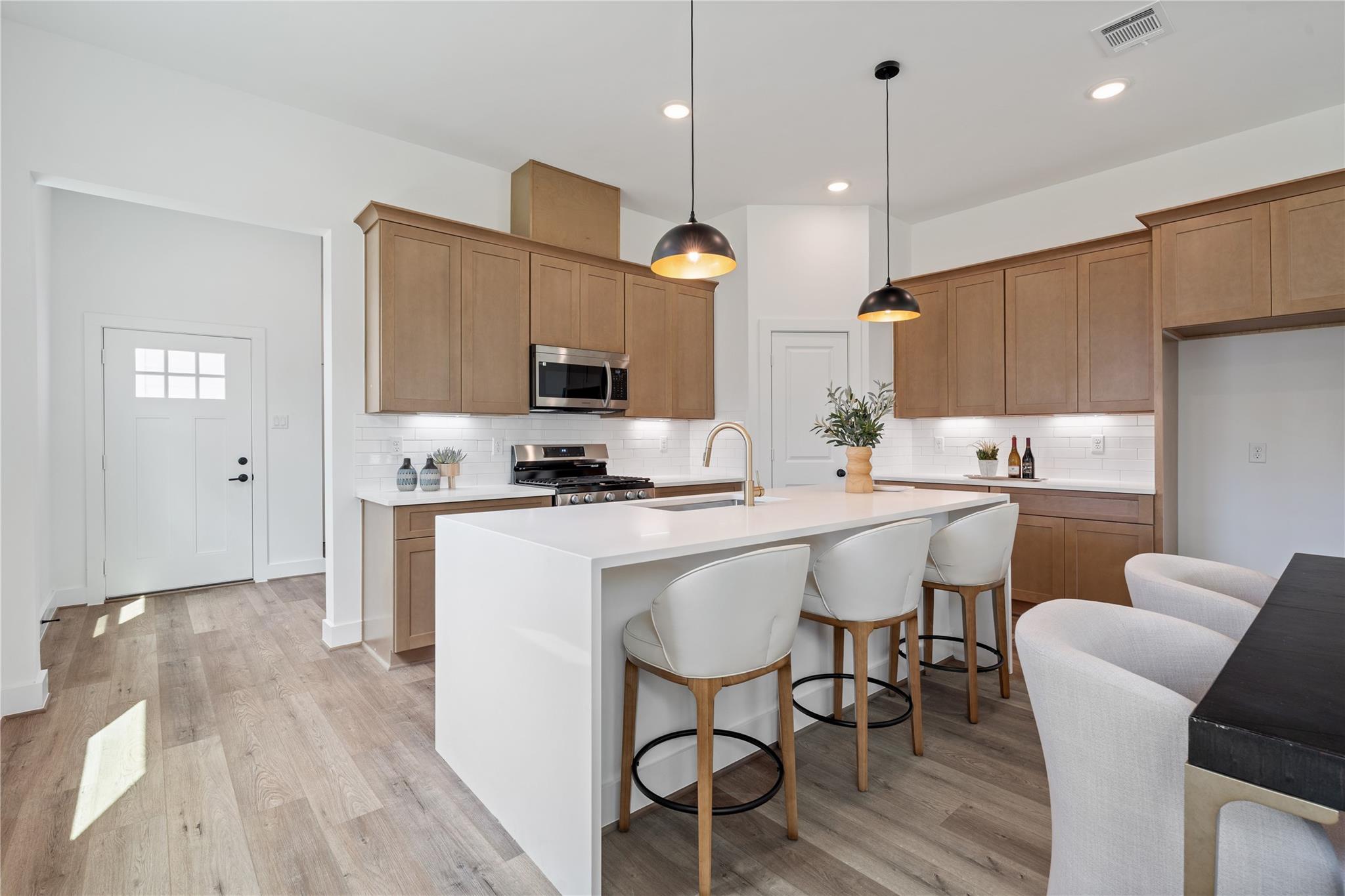 1033 S Victory Drive