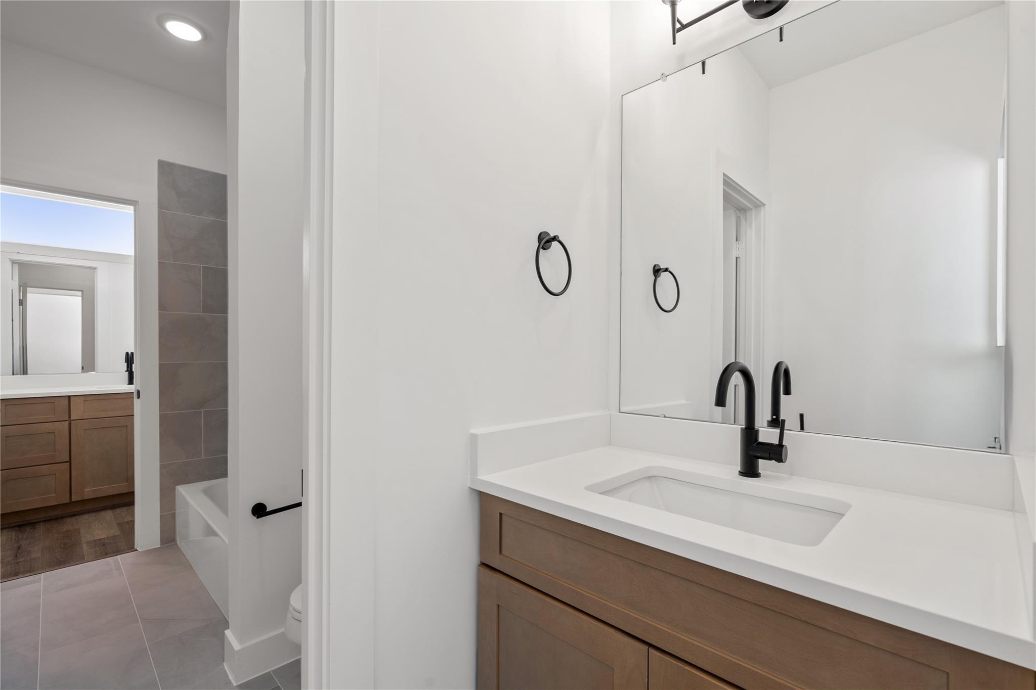 1033 S Victory Drive