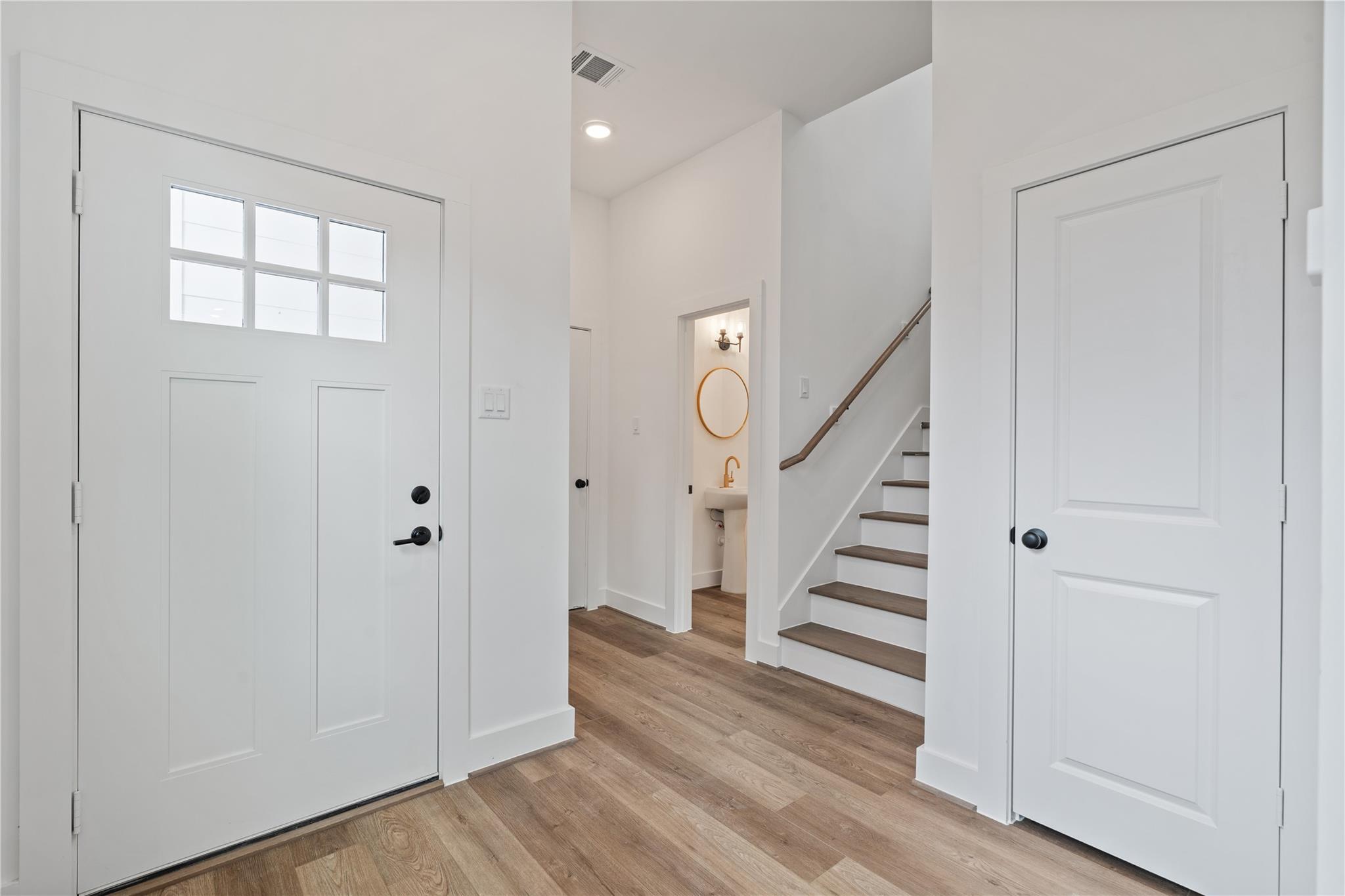 1033 S Victory Drive