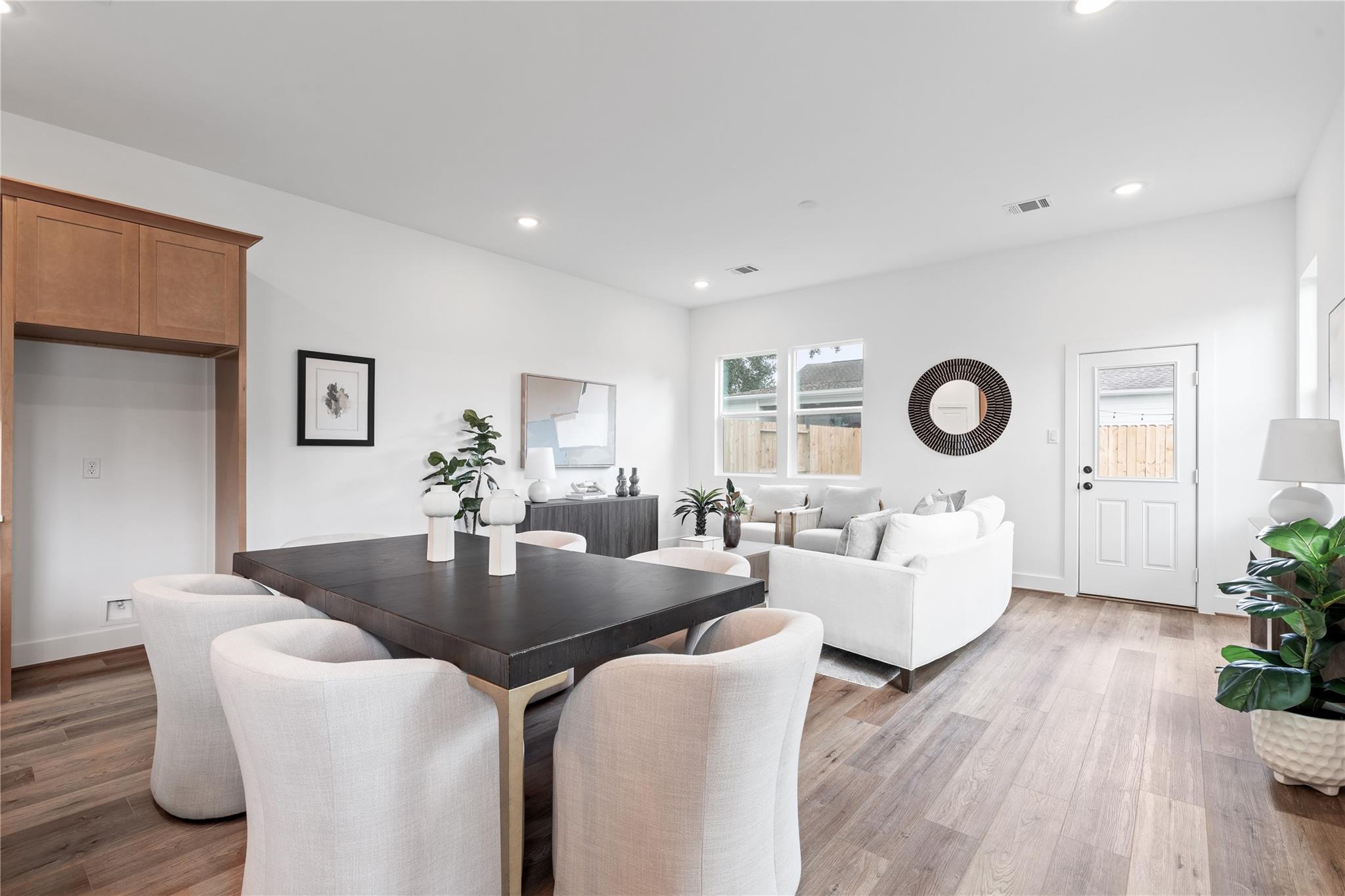 1033 S Victory Drive